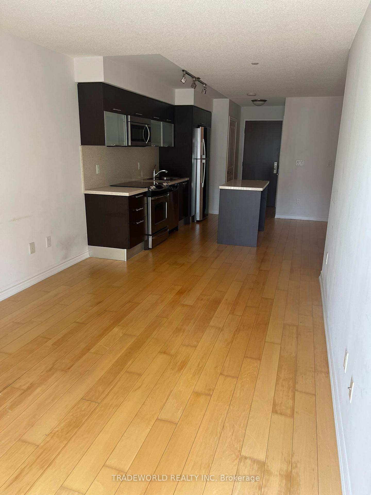 Photo 4 of Unit 921, 386 Yonge Street, Toronto, Bay Street Corridor — HOMEH