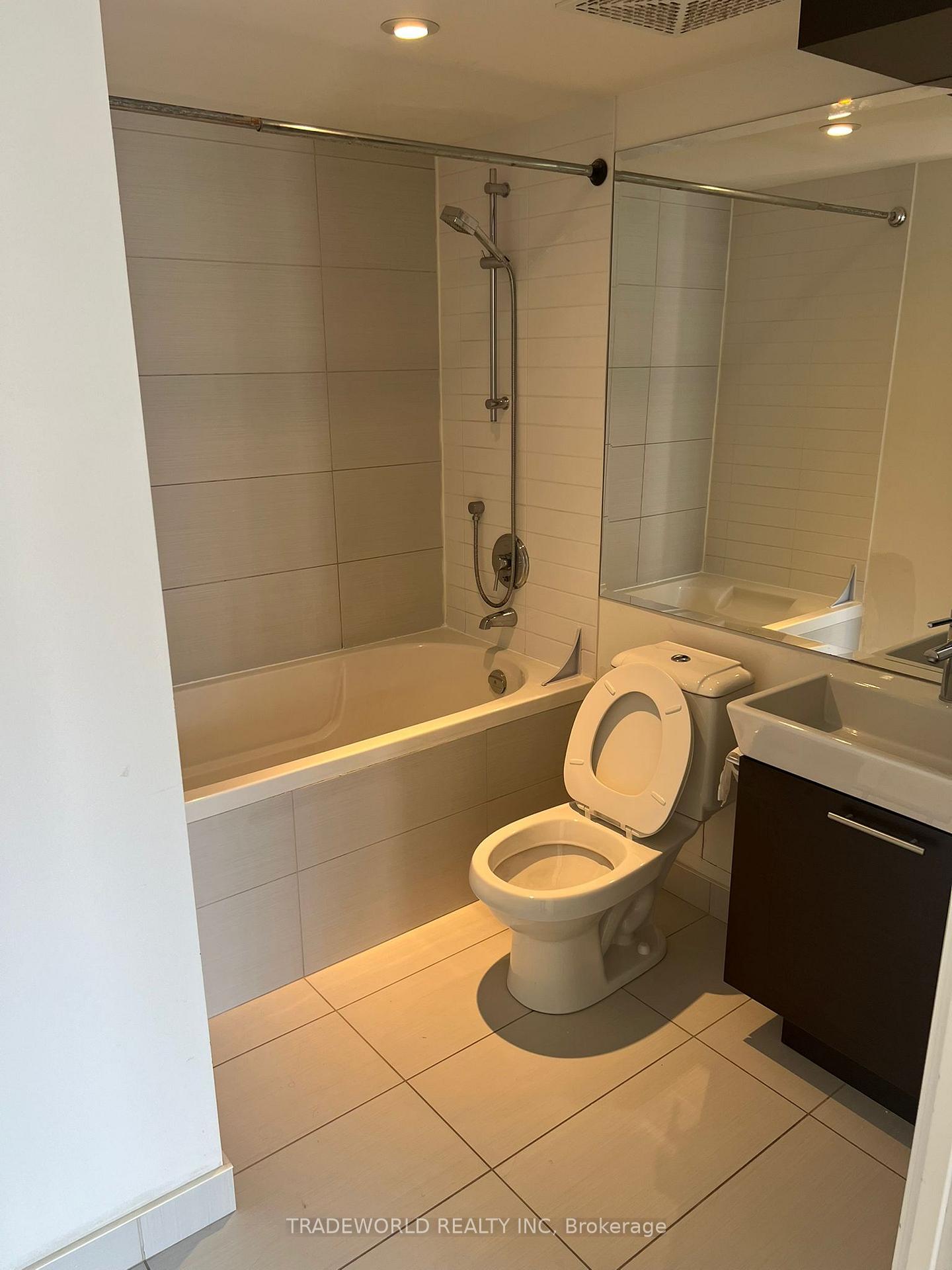Photo 8 of Unit 921, 386 Yonge Street, Toronto, Bay Street Corridor — HOMEH