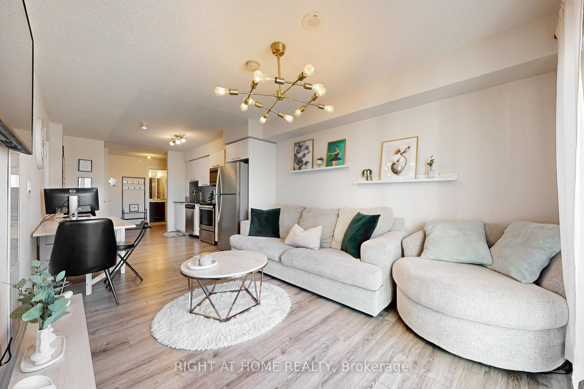 Front of Unit 812, 2150 Lawrence Avenue E