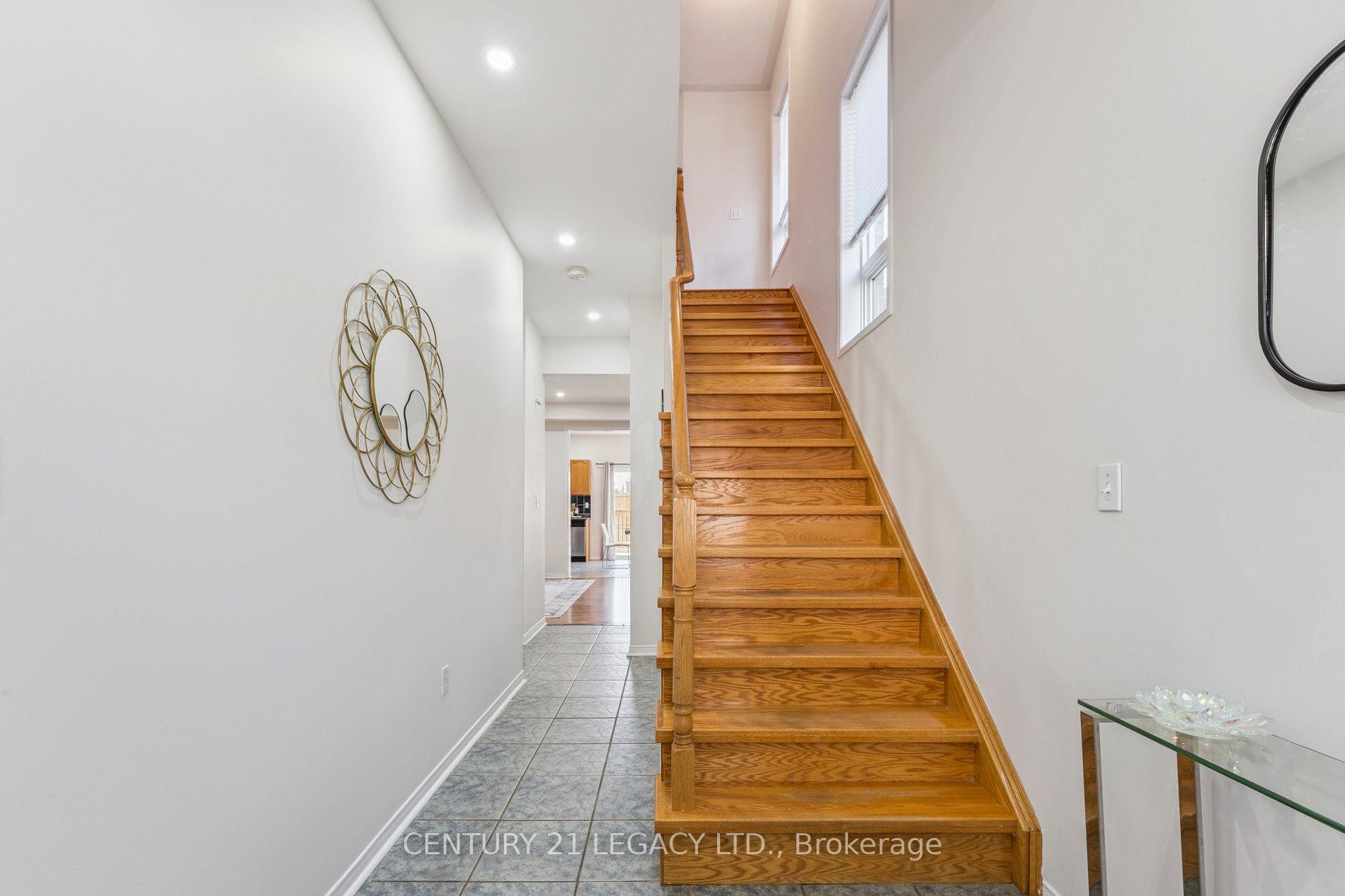 Photo 4 of 52 Pennyroyal Crescent, Brampton, Bramalea North Industrial — HOMEH