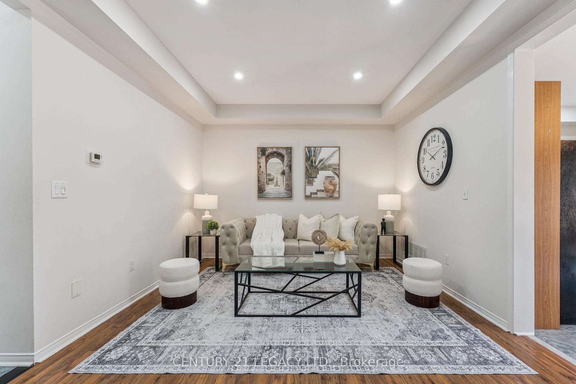 Photo 5 of 52 Pennyroyal Crescent, Brampton, Bramalea North Industrial — HOMEH