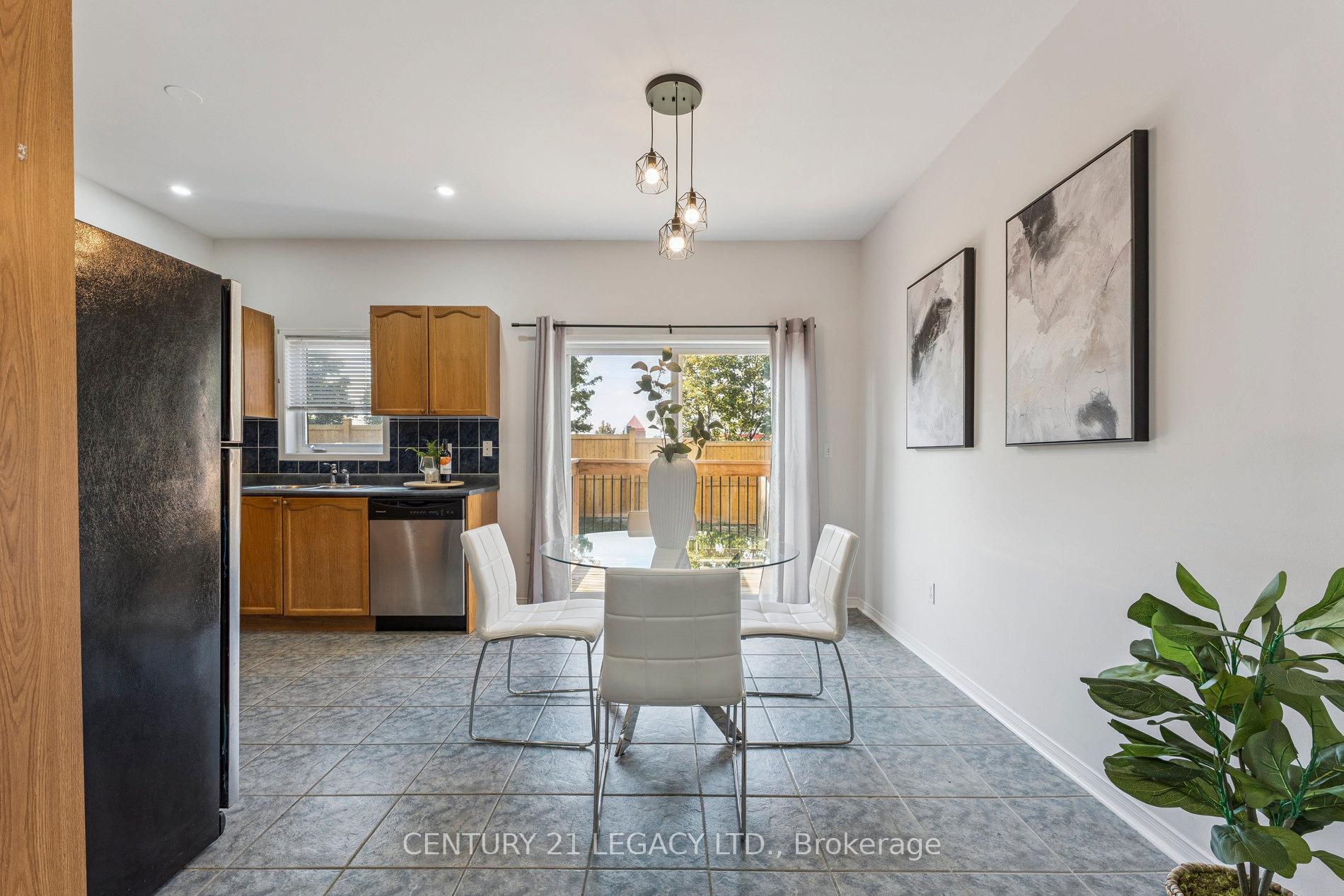 Photo 7 of 52 Pennyroyal Crescent, Brampton, Bramalea North Industrial — HOMEH