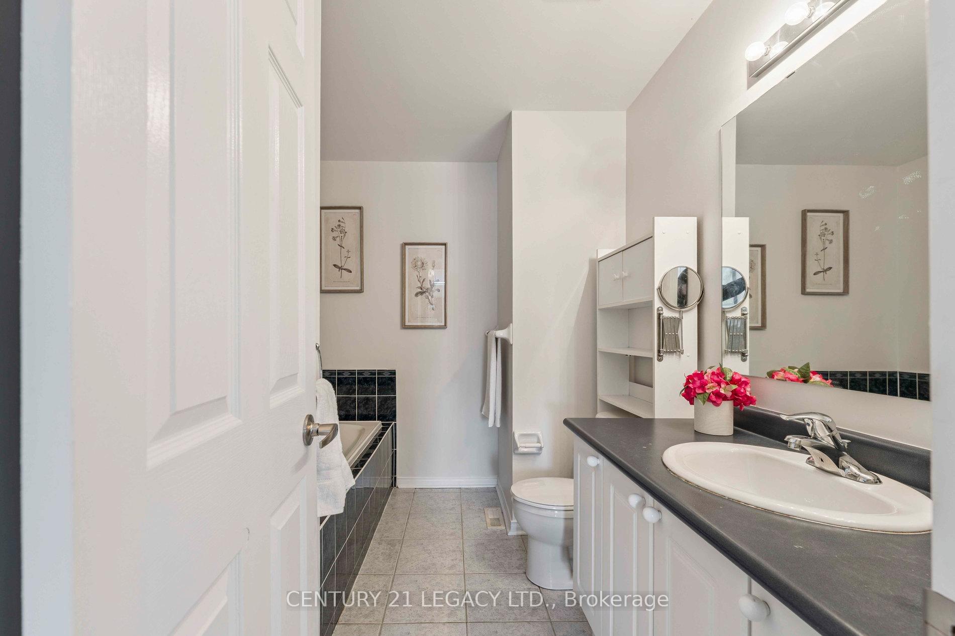 Photo 15 of 52 Pennyroyal Crescent, Brampton, Bramalea North Industrial — HOMEH