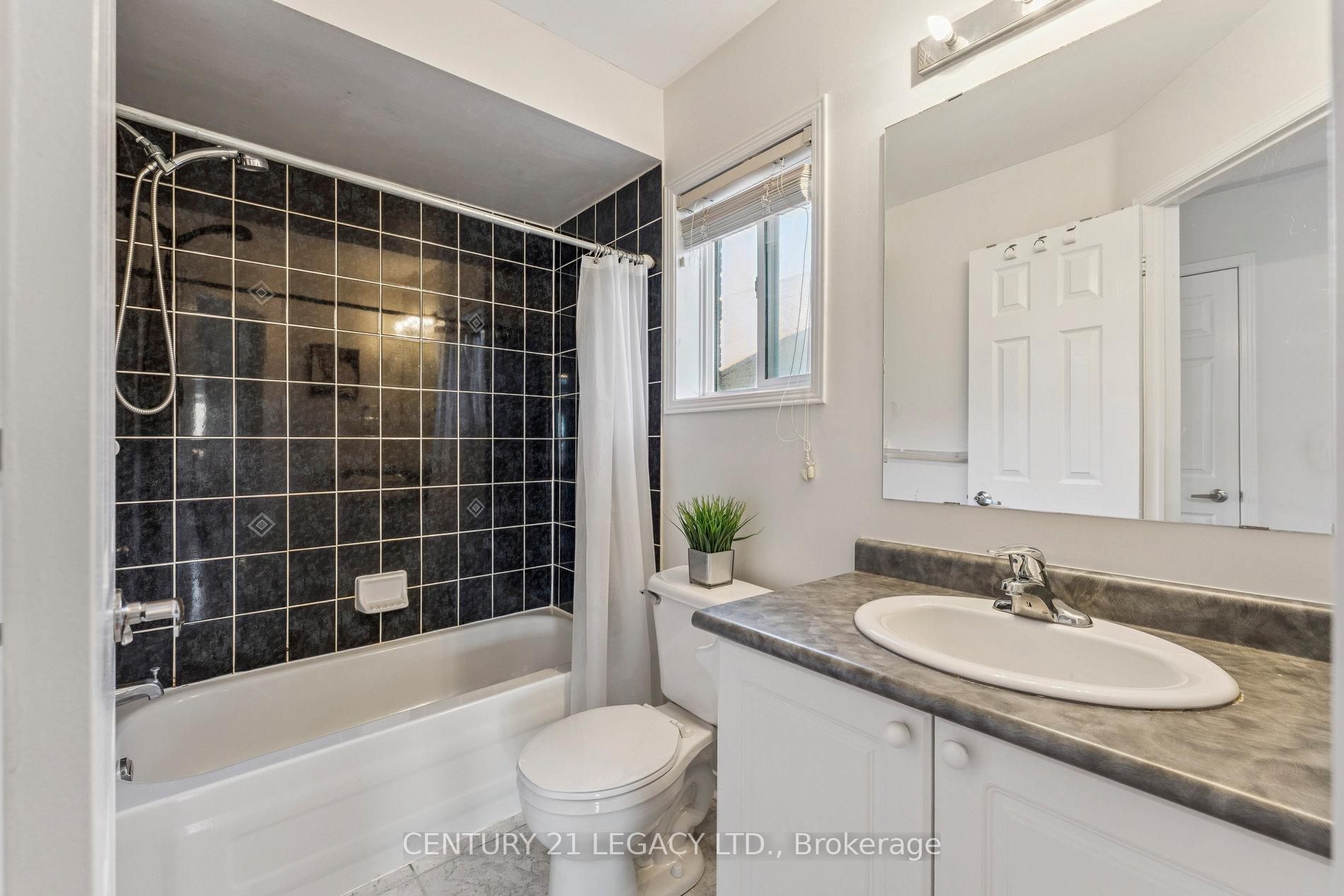Photo 22 of 52 Pennyroyal Crescent, Brampton, Bramalea North Industrial — HOMEH