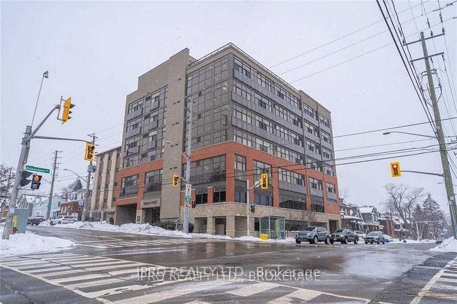 Photo 3 of Unit 301, 427 Aberdeen Avenue, Hamilton, Kirkendall — HOMEH