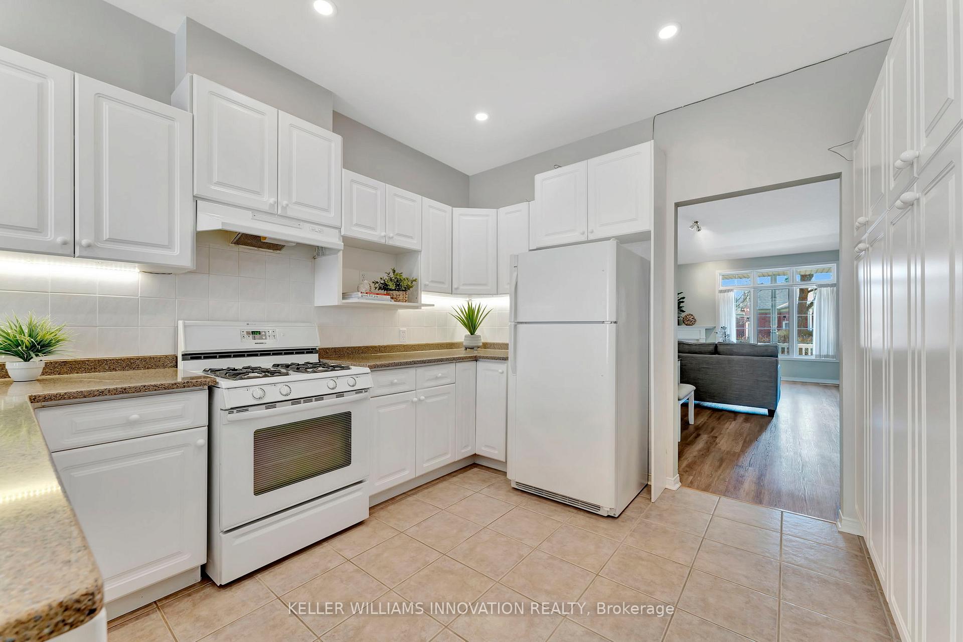 Photo 12 of Unit 10, 450 Westforest Trail, Kitchener — HOMEH