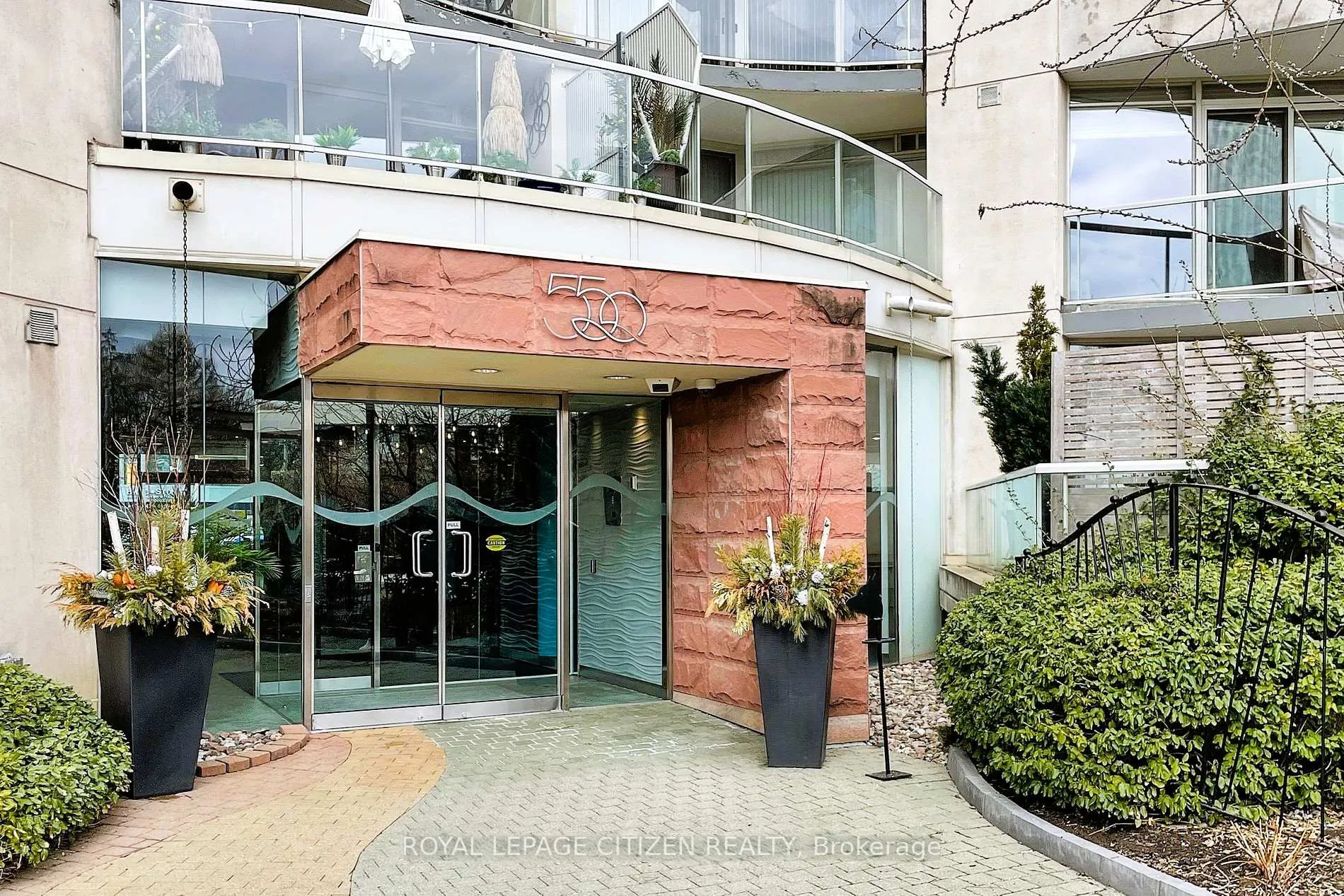 Photo 4 of Unit 427, 550 Queens Quay, Toronto, Waterfront Communities — HOMEH