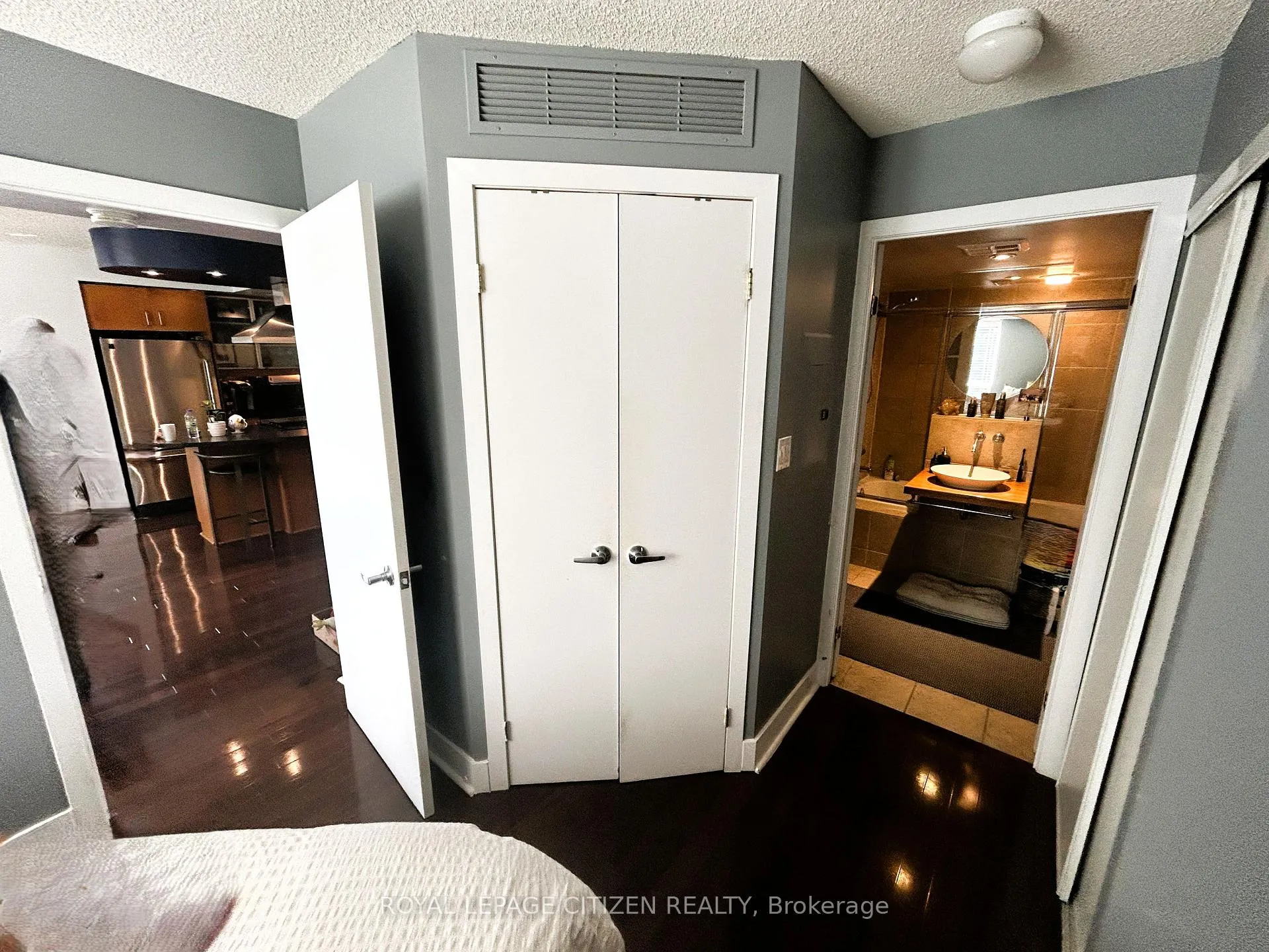 Photo 26 of Unit 427, 550 Queens Quay, Toronto, Waterfront Communities — HOMEH