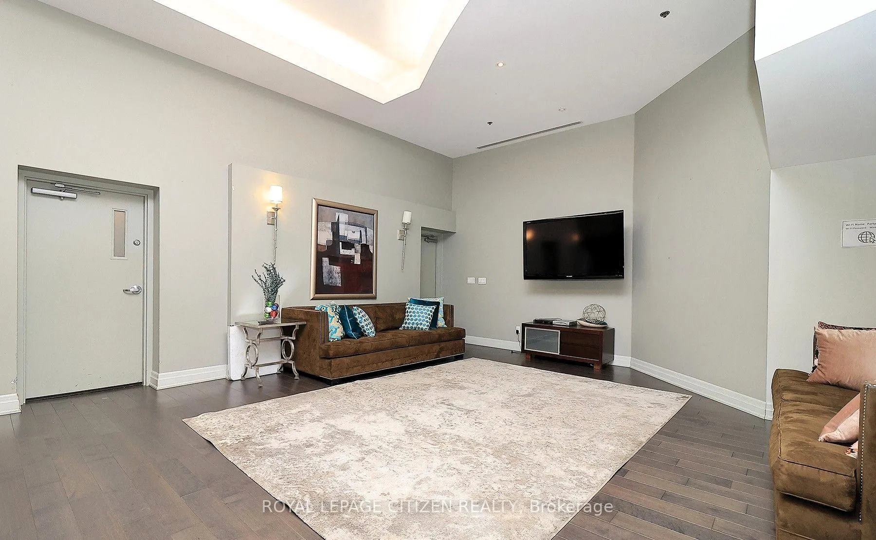 Photo 37 of Unit 427, 550 Queens Quay, Toronto, Waterfront Communities — HOMEH
