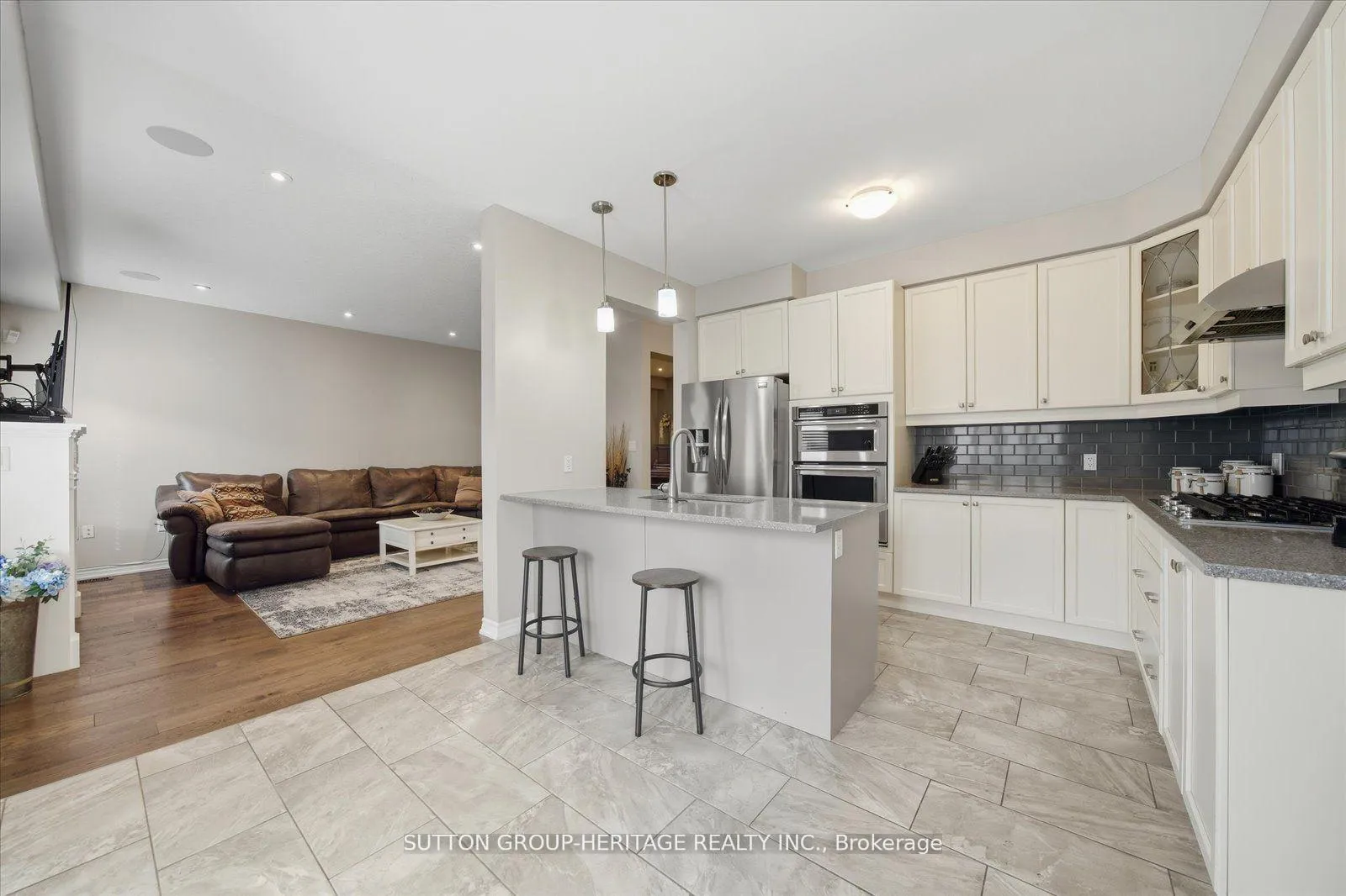 Photo 12 of 88 Roy Nichols Drive, Clarington, Courtice — HOMEH