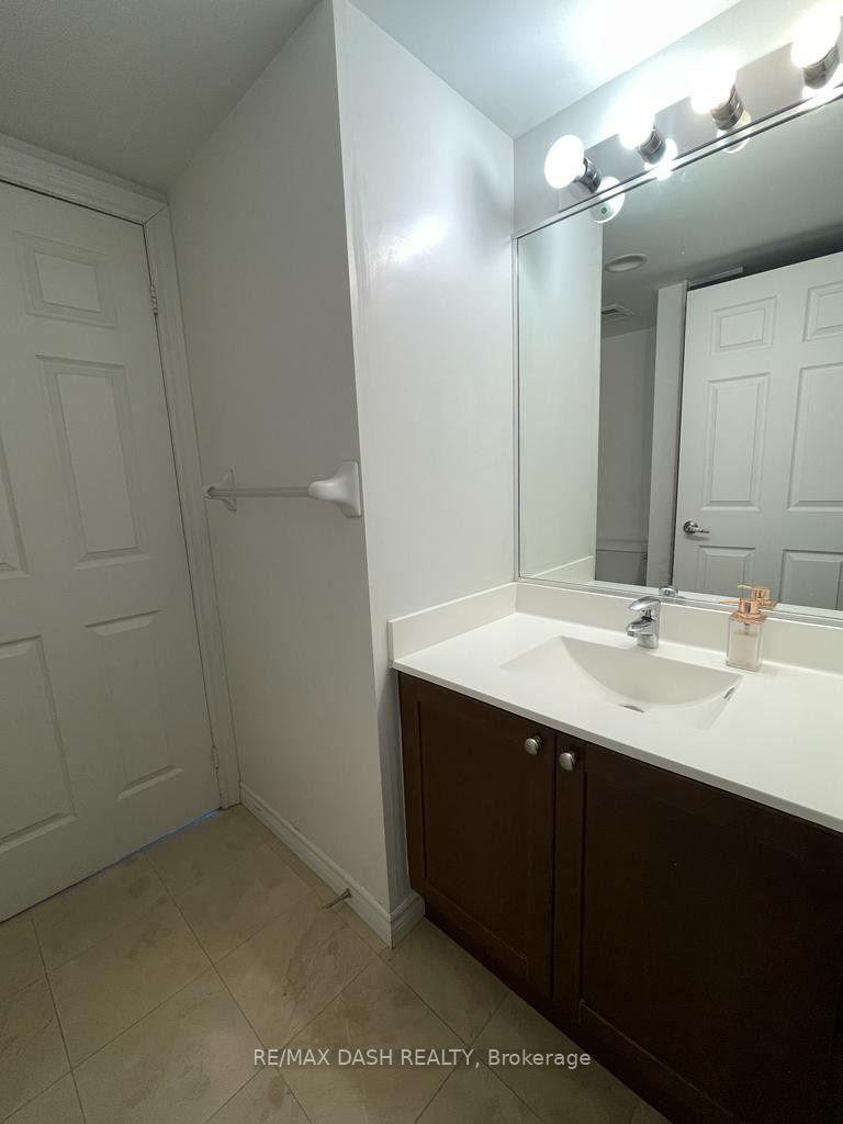 Photo 10 of Unit 1705, 761 Bay Street, Toronto, Bay Street Corridor — HOMEH