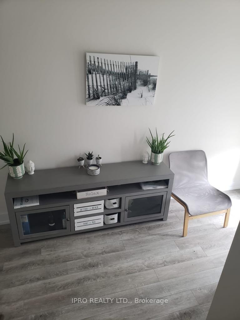 Photo 8 of Unit 8, 115 Shoreview Place, Hamilton, Lakeshore — HOMEH