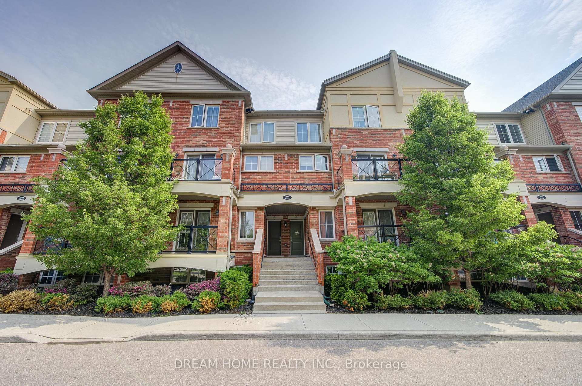 Front of Unit #17, 2484 Post Road