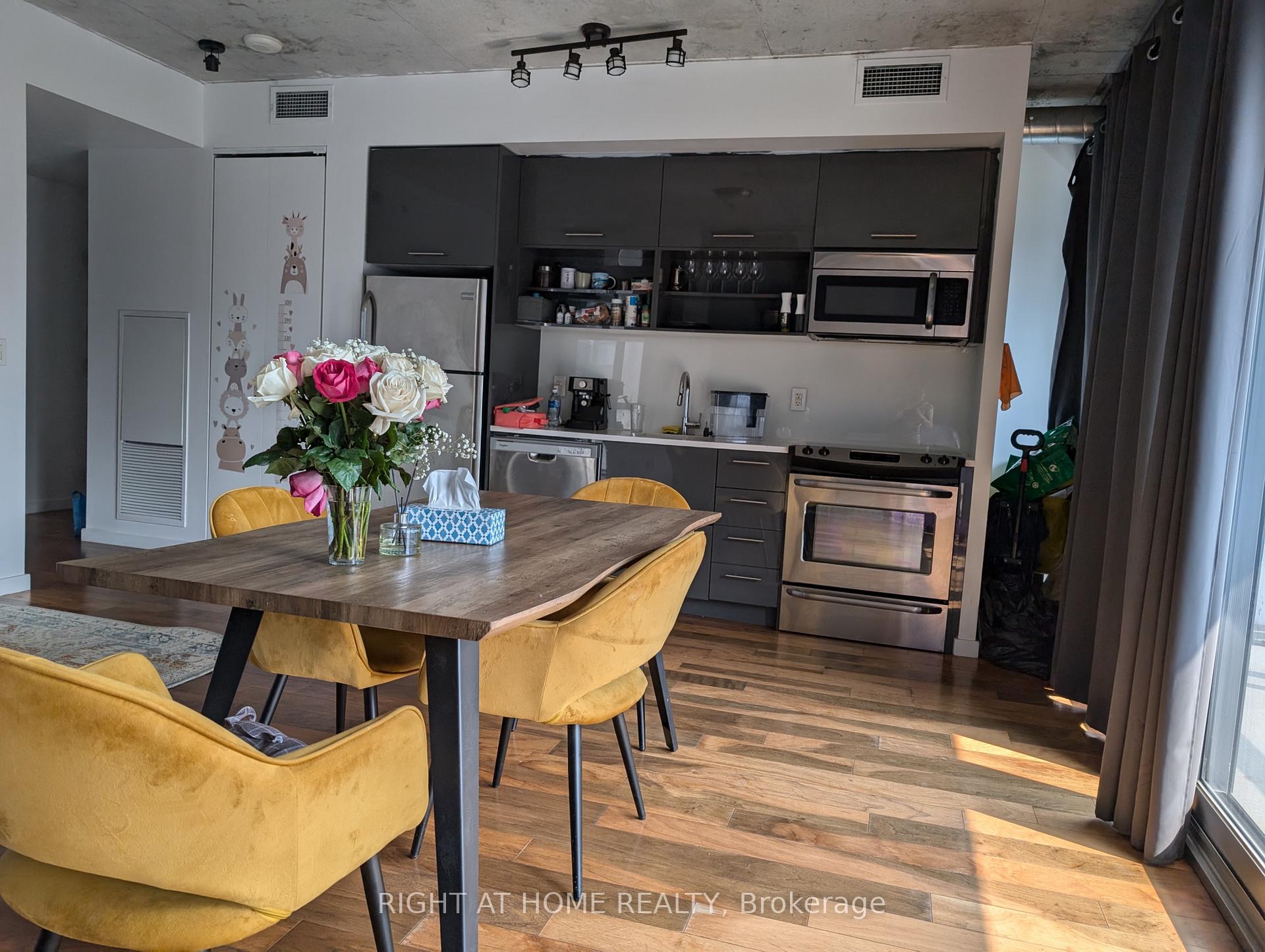 Photo 2 of Unit 618, 32 Trolley Crescent, Toronto, Moss Park — HOMEH