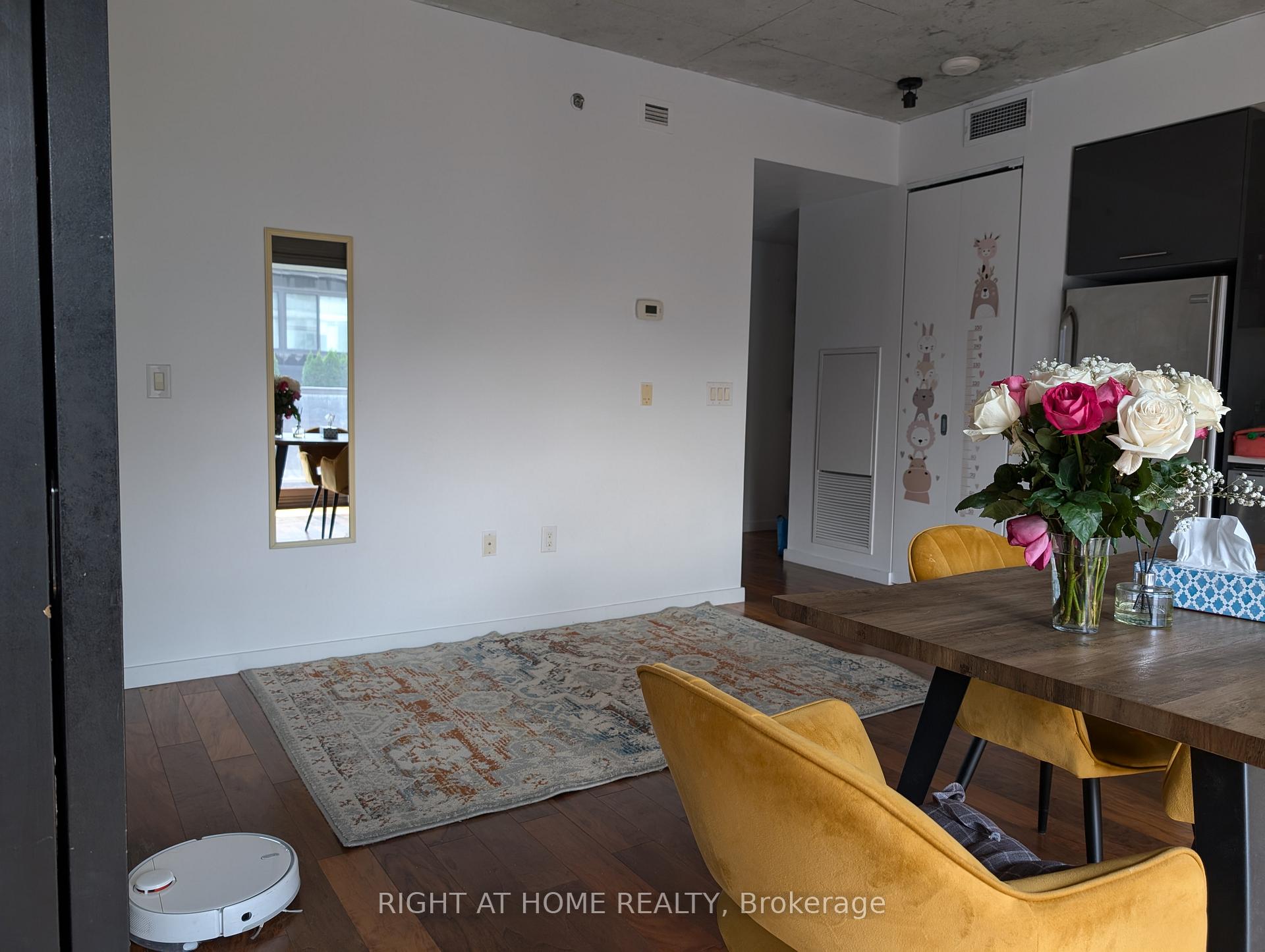 Photo 3 of Unit 618, 32 Trolley Crescent, Toronto, Moss Park — HOMEH