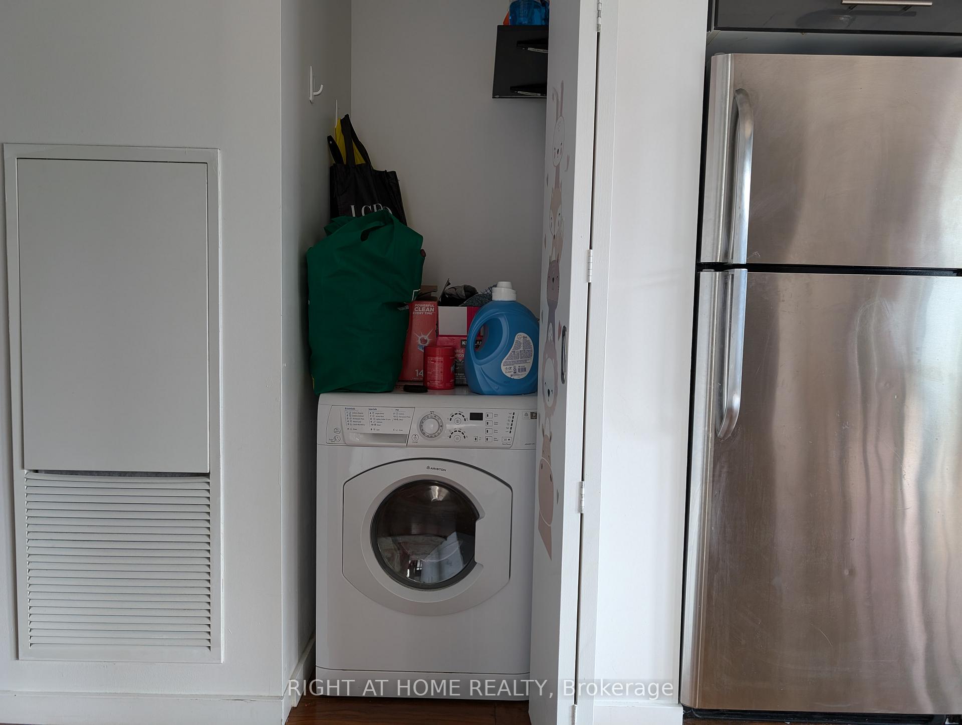 Photo 8 of Unit 618, 32 Trolley Crescent, Toronto, Moss Park — HOMEH