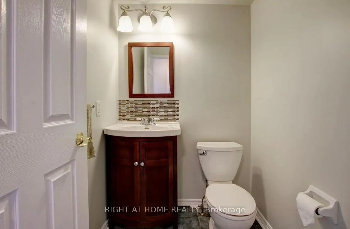 Photo 3 of Unit 43, 104 Frances Avenue, Hamilton, Lakeshore — HOMEH