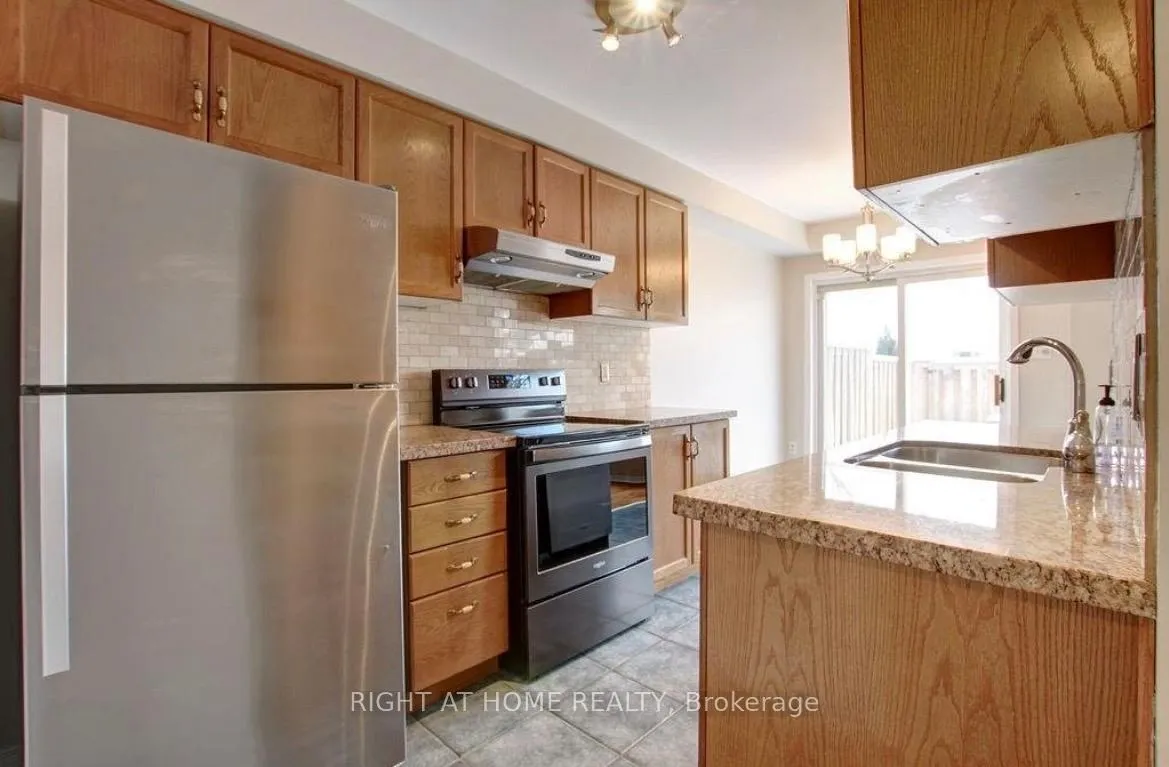 Photo 4 of Unit 43, 104 Frances Avenue, Hamilton, Lakeshore — HOMEH