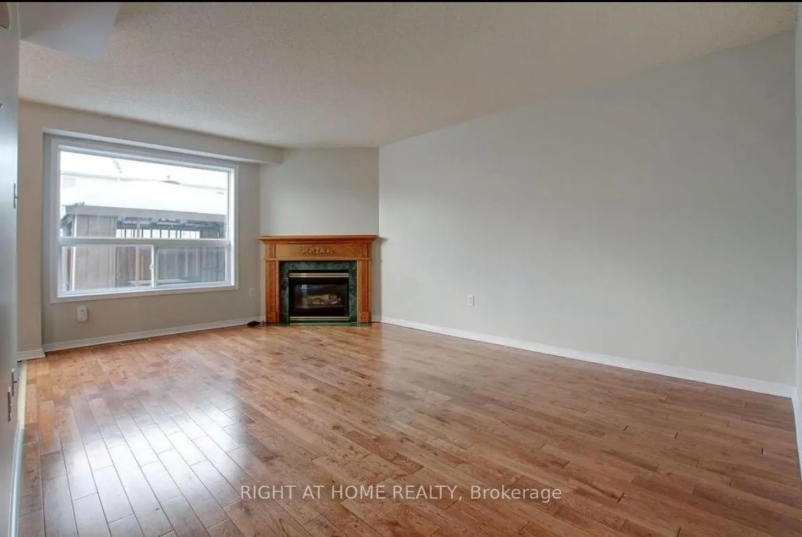 Photo 5 of Unit 43, 104 Frances Avenue, Hamilton, Lakeshore — HOMEH