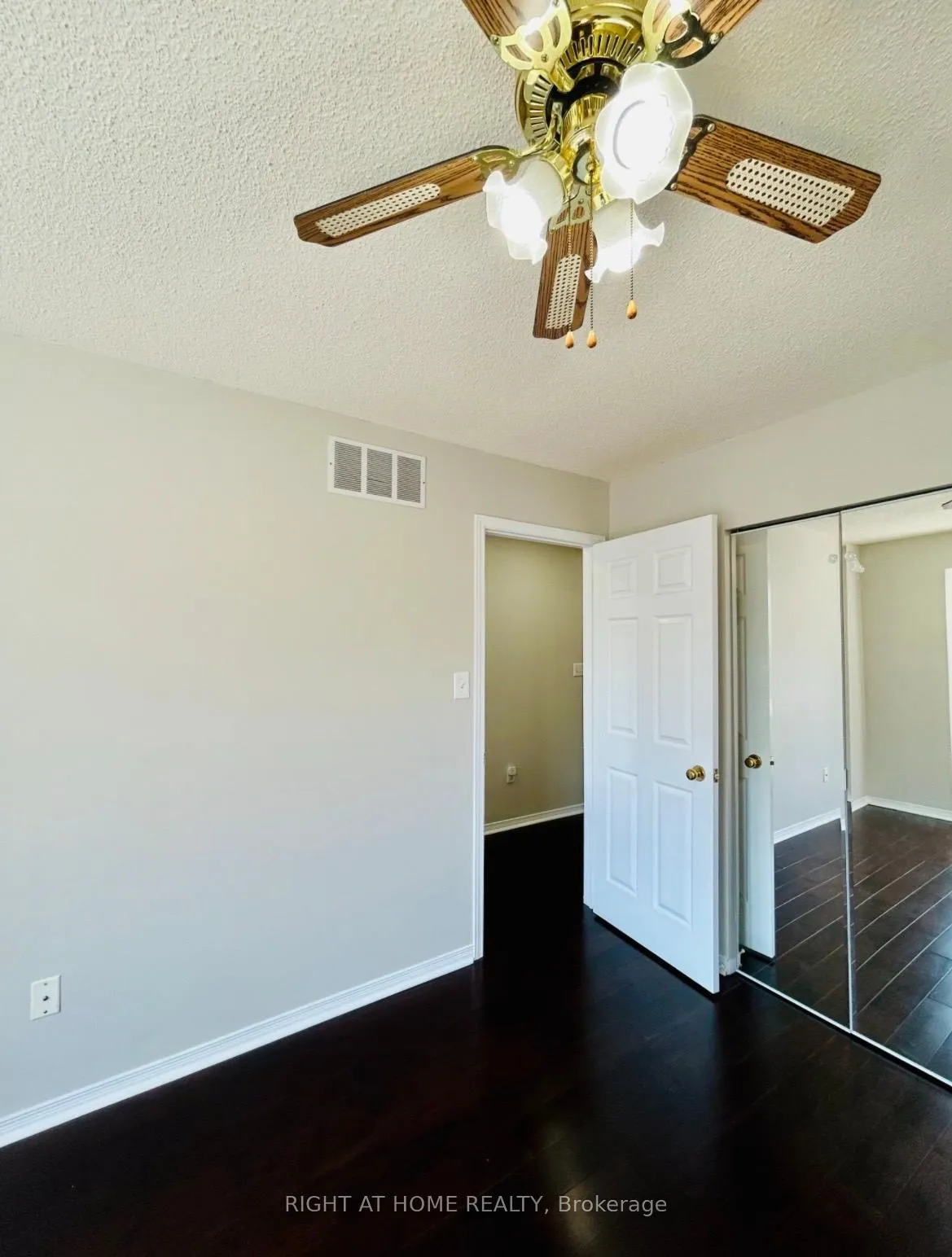 Photo 7 of Unit 43, 104 Frances Avenue, Hamilton, Lakeshore — HOMEH
