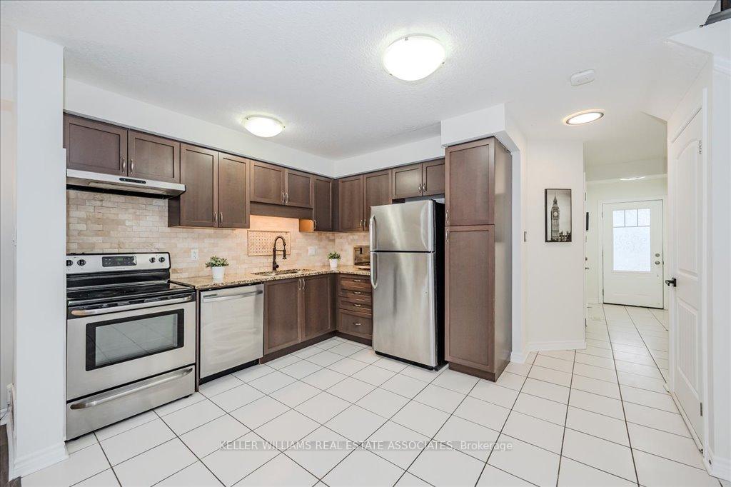 Photo 10 of 30 Arlington Crescent W, Guelph, Pineridge/Westminster Woods — HOMEH