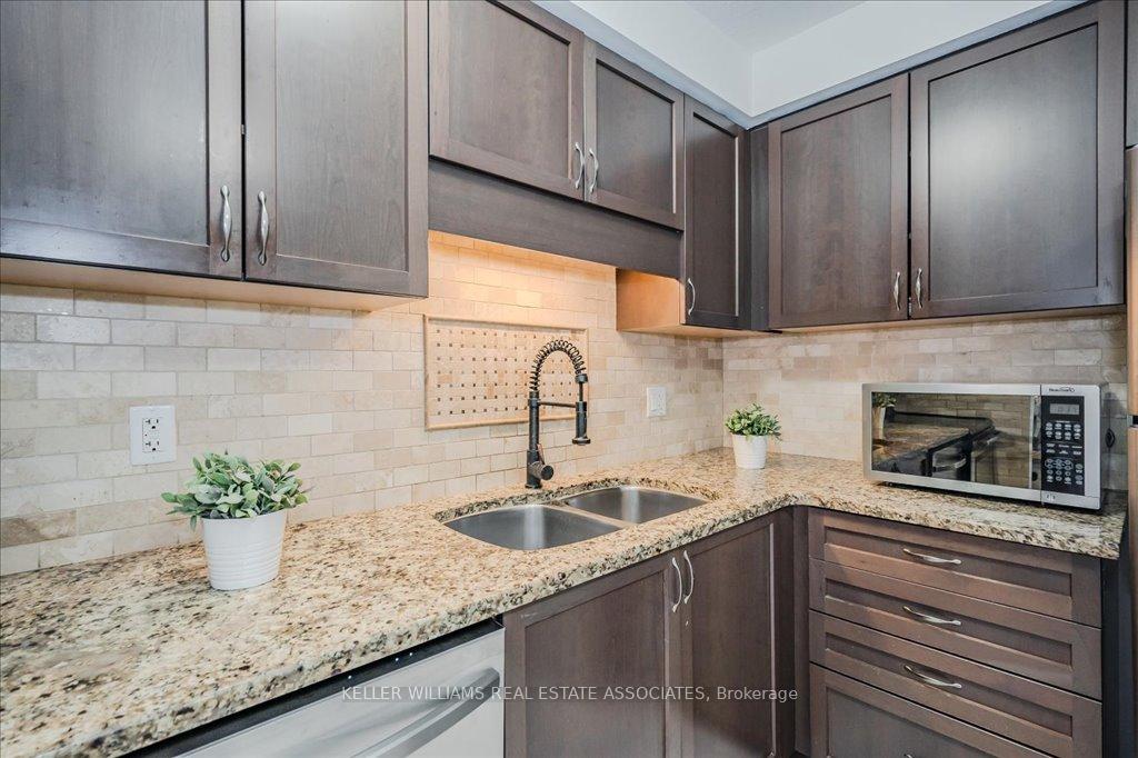 Photo 11 of 30 Arlington Crescent W, Guelph, Pineridge/Westminster Woods — HOMEH