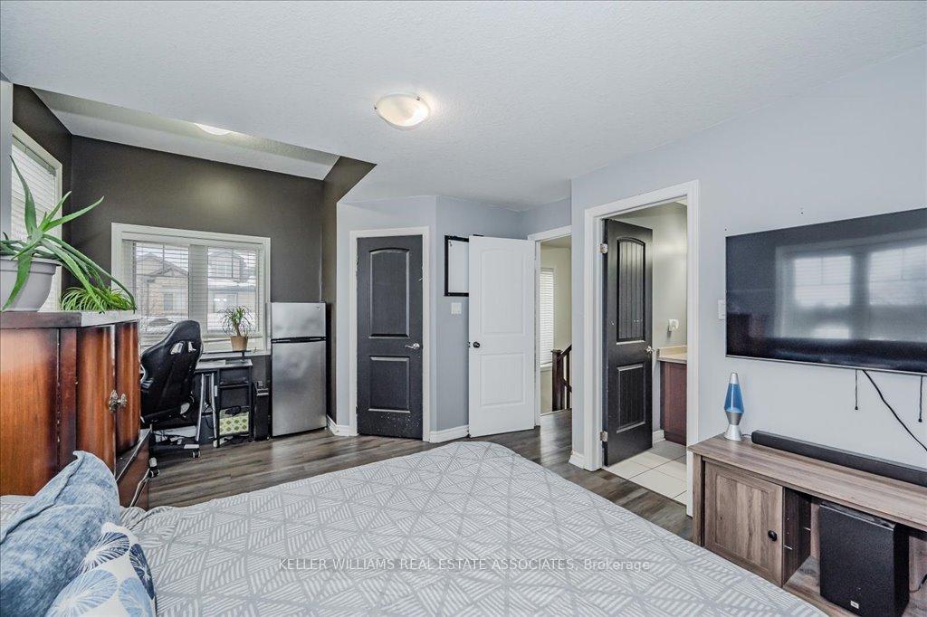 Photo 15 of 30 Arlington Crescent W, Guelph, Pineridge/Westminster Woods — HOMEH