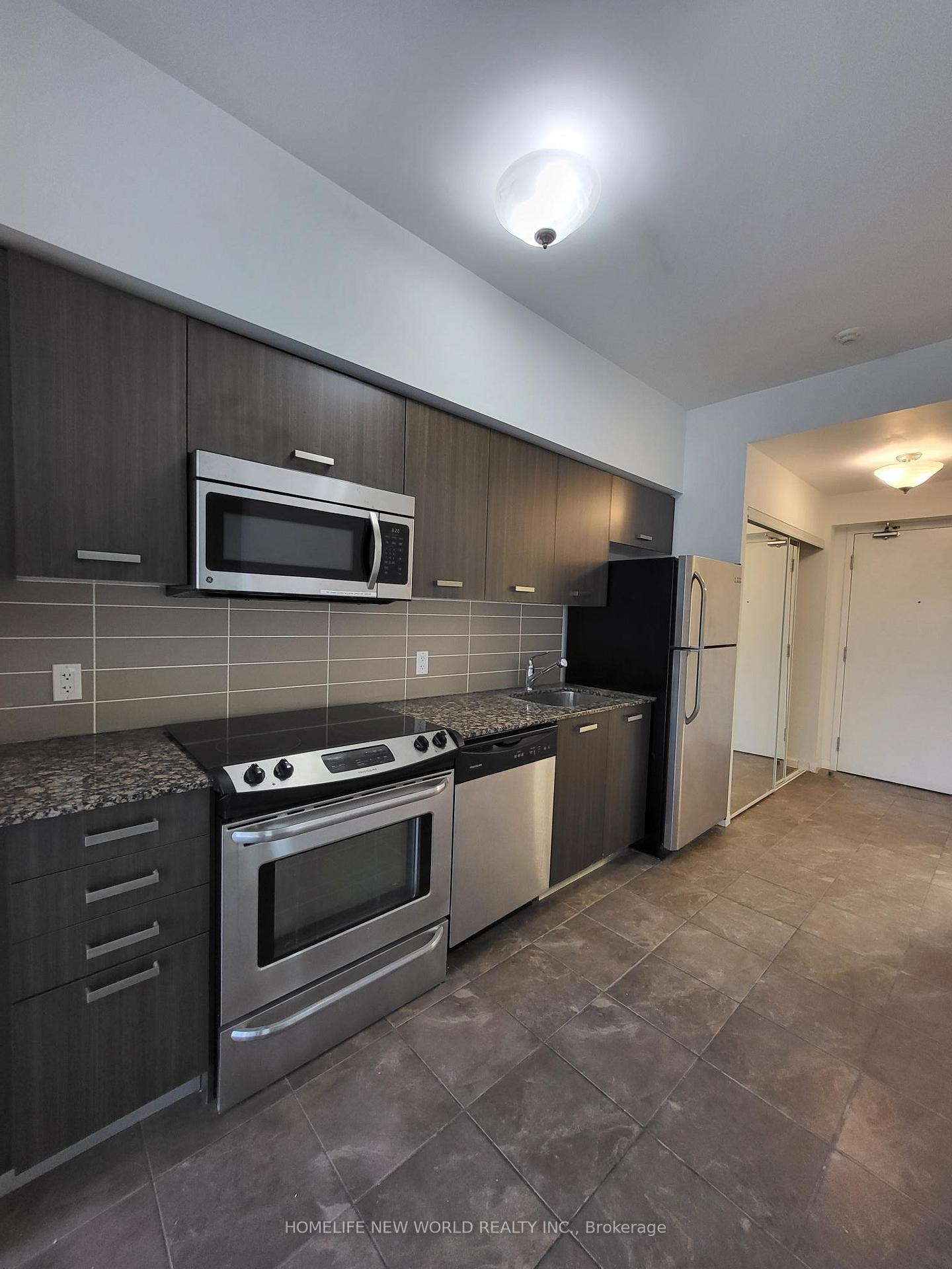 Photo 5 of Unit 807, 832 Bay Street, Toronto, Bay Street Corridor — HOMEH