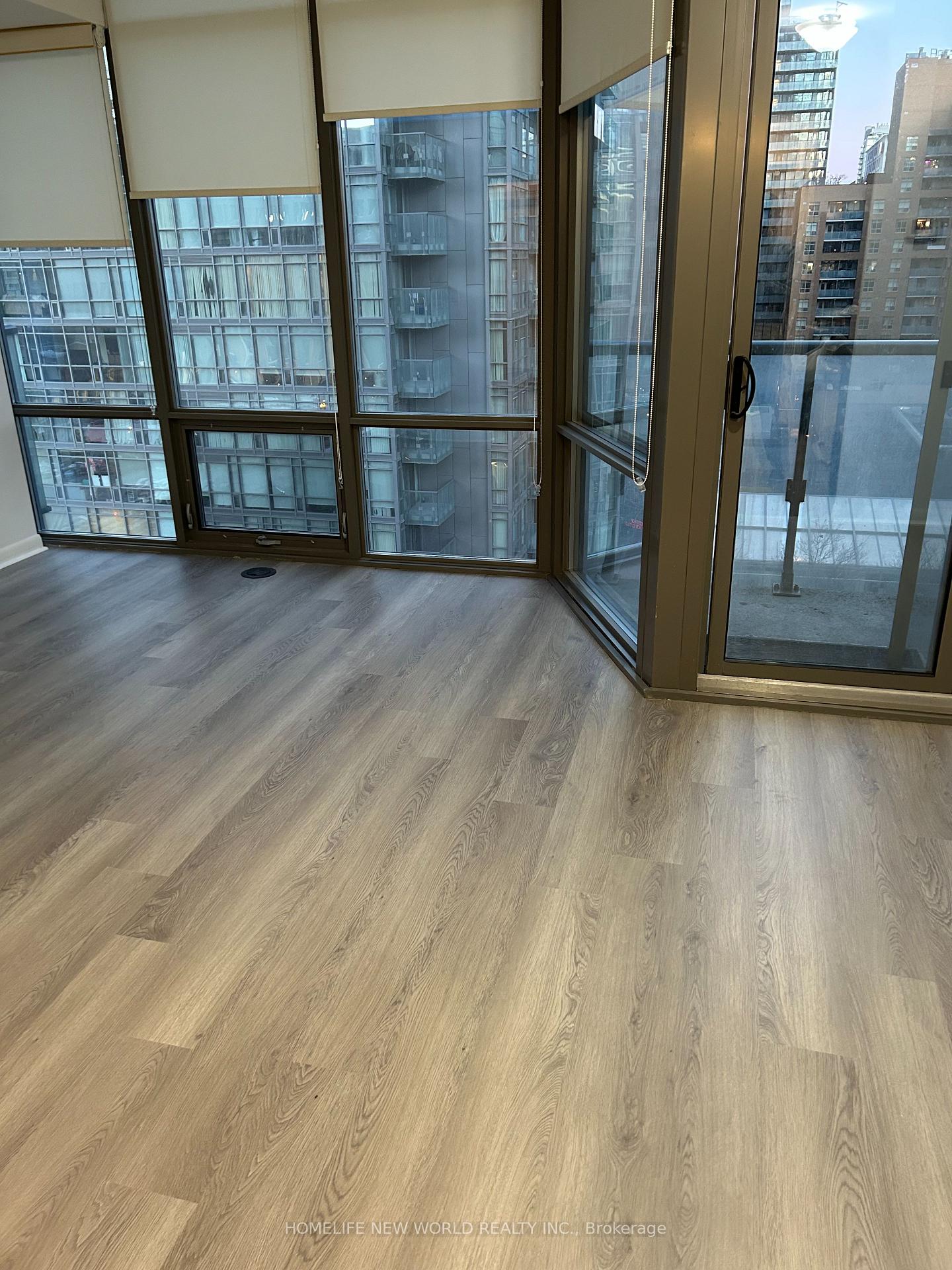 Photo 6 of Unit 807, 832 Bay Street, Toronto, Bay Street Corridor — HOMEH
