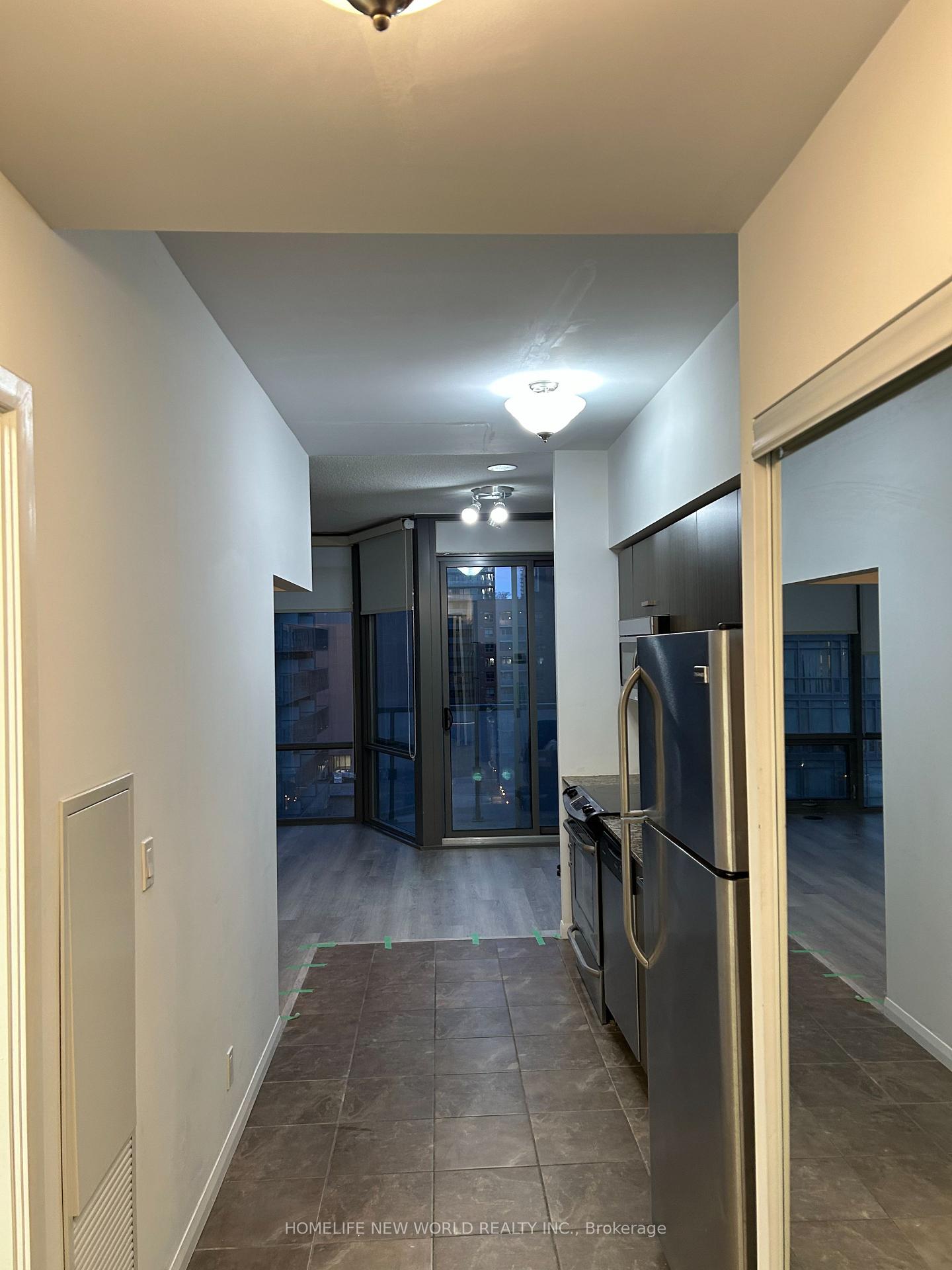 Photo 4 of Unit 807, 832 Bay Street, Toronto, Bay Street Corridor — HOMEH