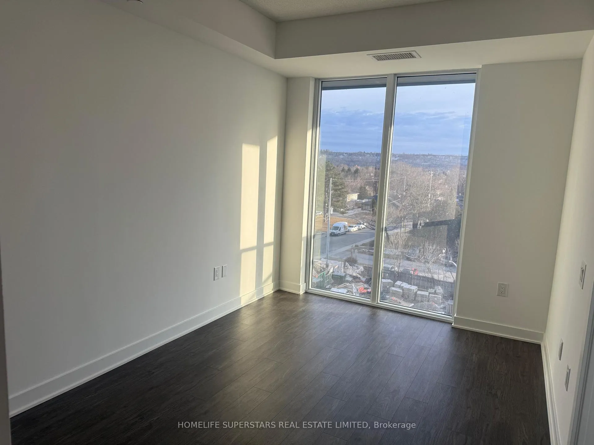 Photo 3 of Unit #419, 2782 Barton Street E, Hamilton, Riverdale — HOMEH
