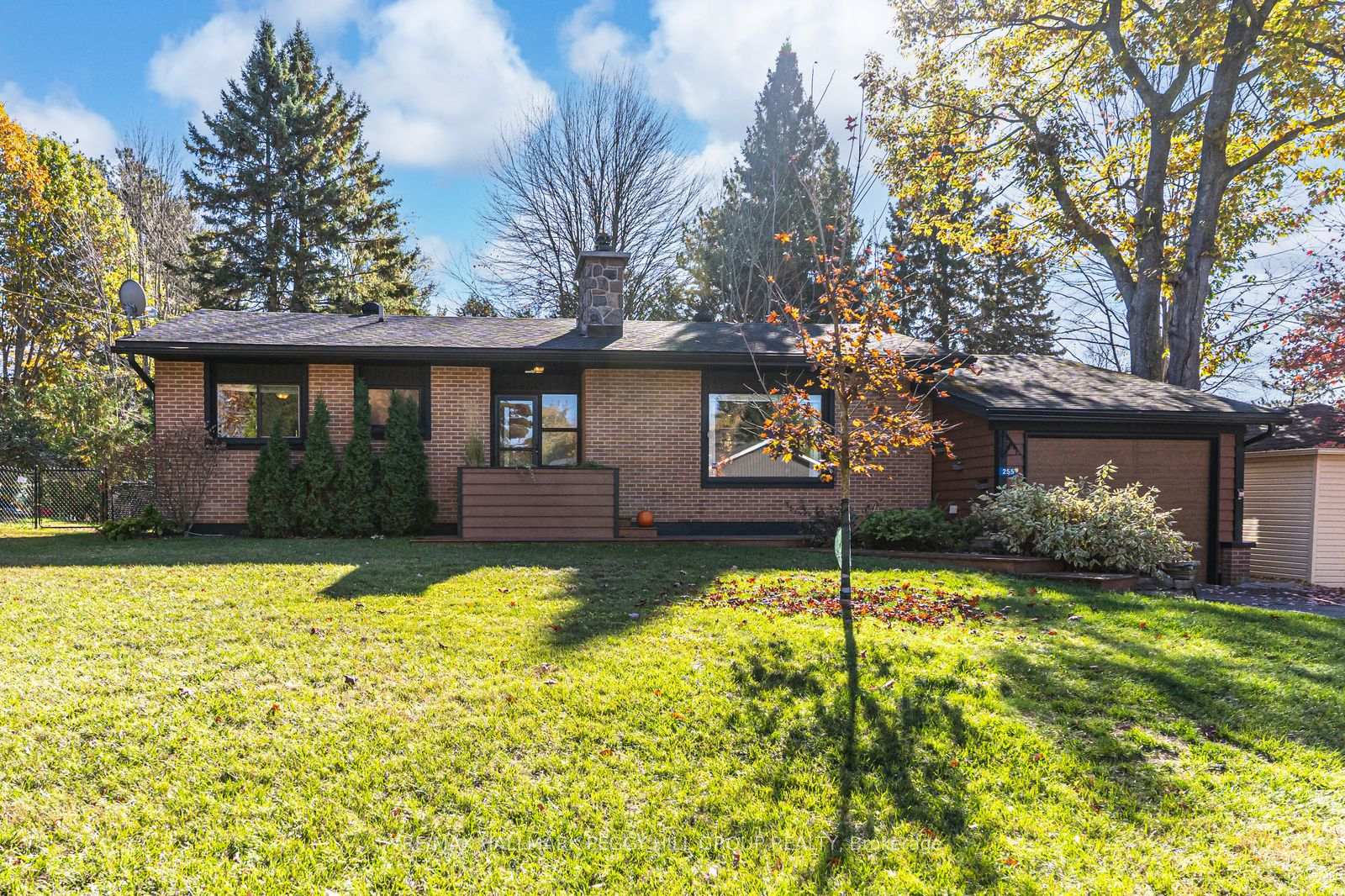Photo 1 of 255 Fraser Street, Gravenhurst, Muskoka (S) — HOMEH