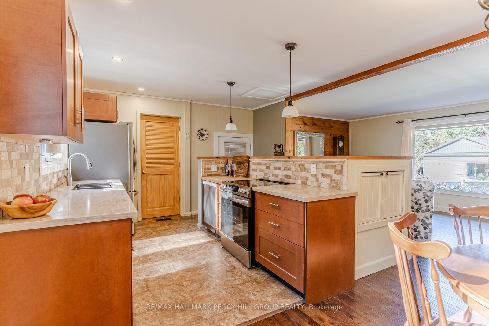 Photo 6 of 255 Fraser Street, Gravenhurst, Muskoka (S) — HOMEH