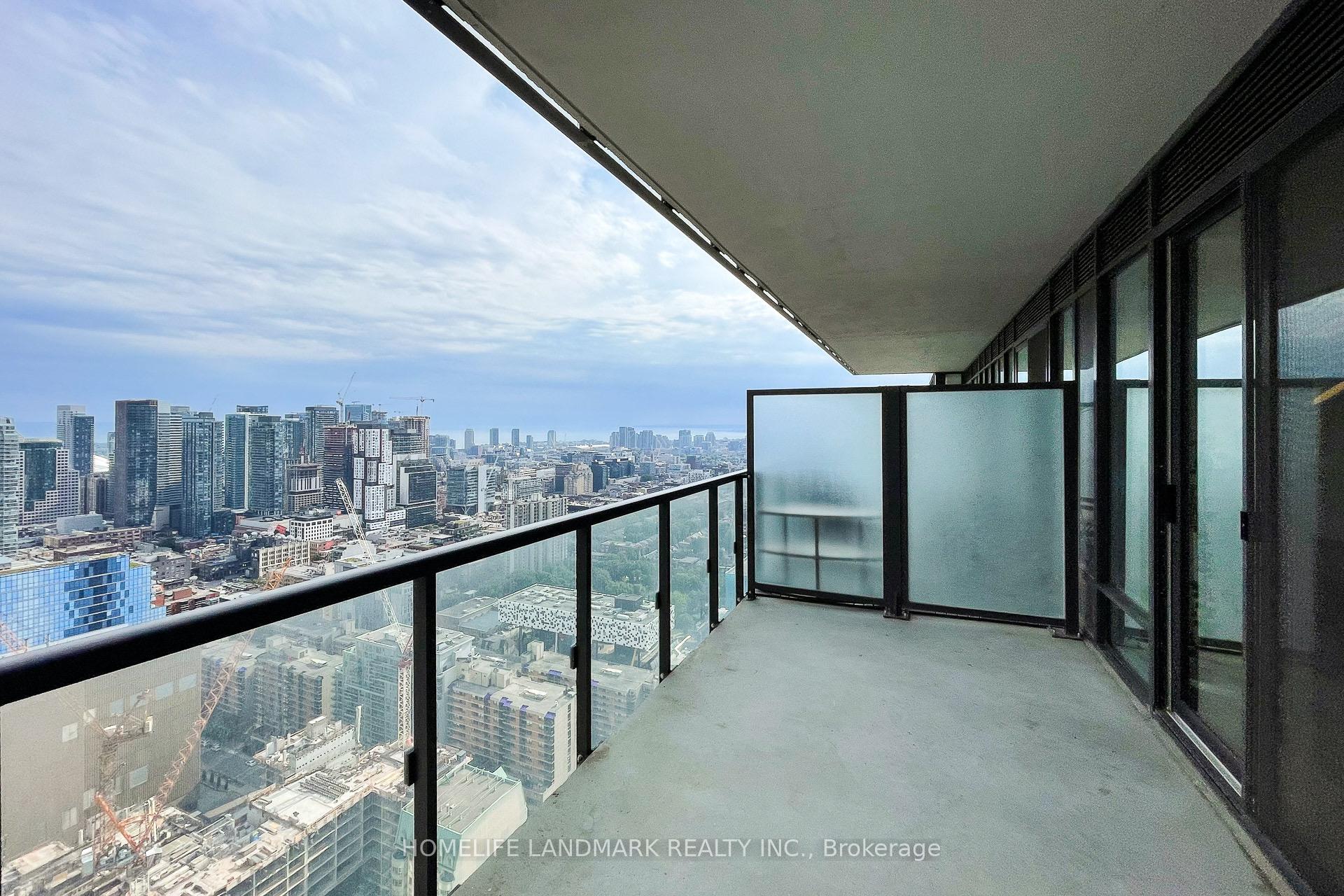 Front of Unit 3308, 488 University Avenue