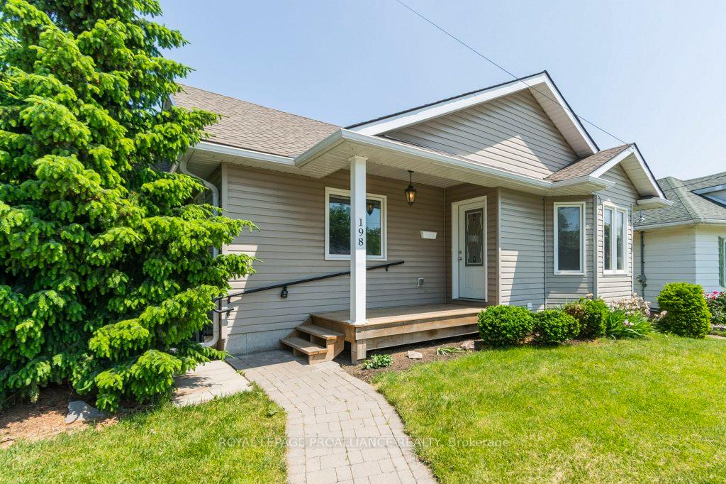 Front of 198 Moira Street W