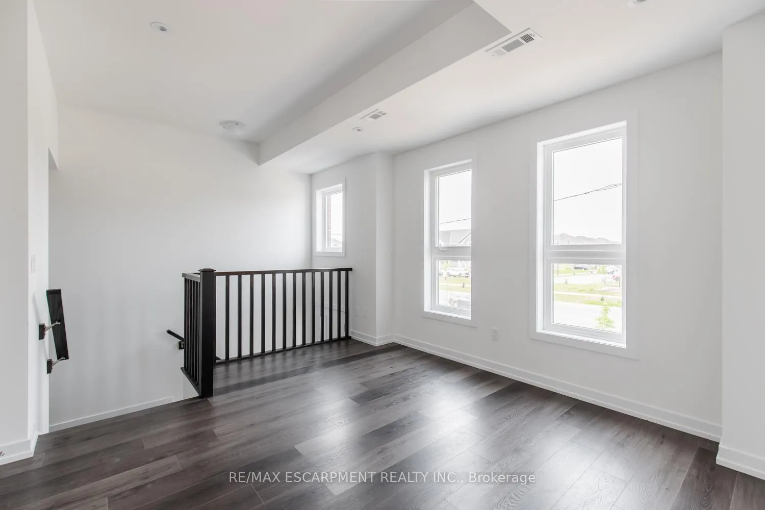 Photo 3 of Unit 15, 70 Kenesky Drive, Hamilton, Waterdown — HOMEH