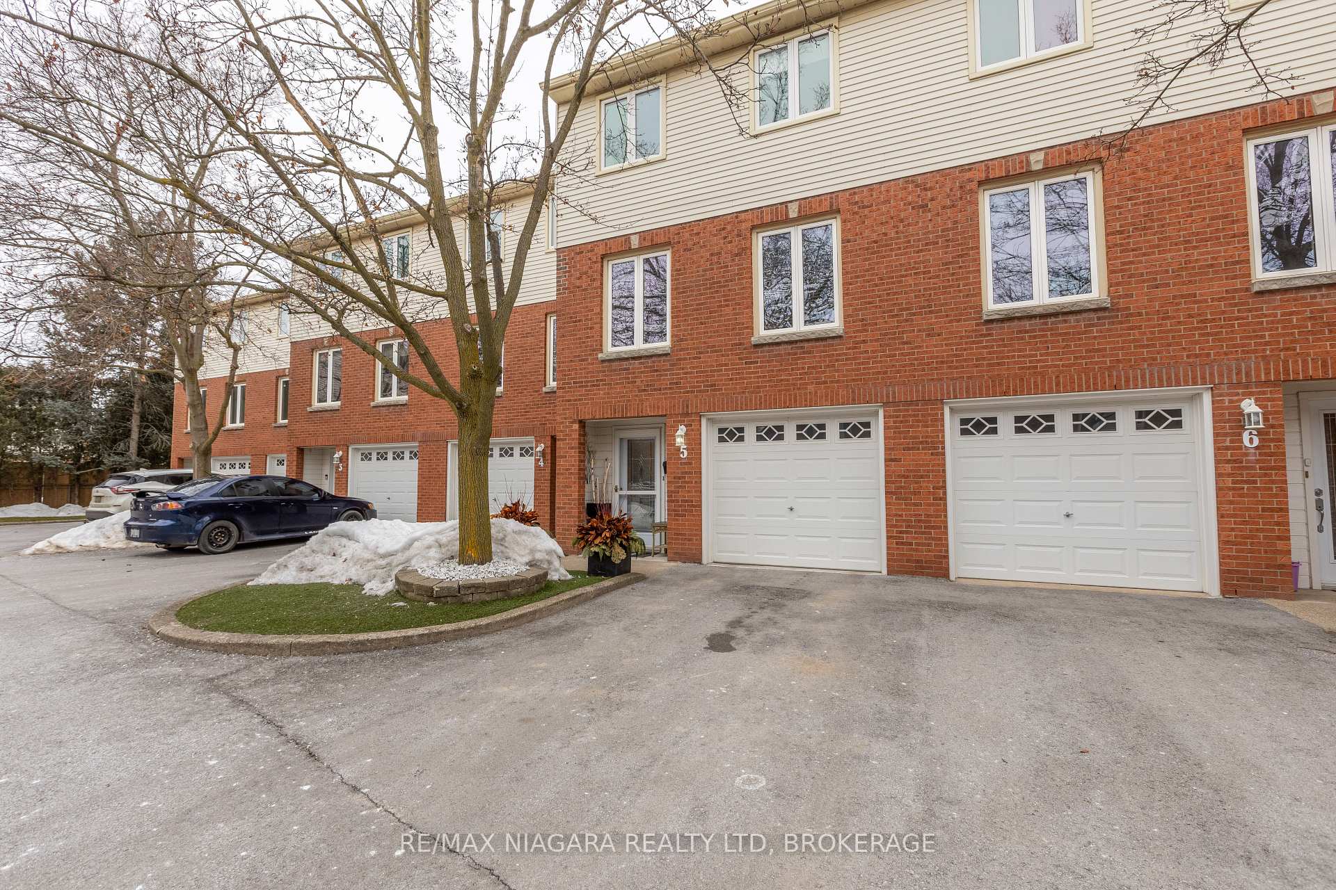 Photo 1 of Unit 5, 130 Livingston Avenue, Grimsby, Grimsby West — HOMEH