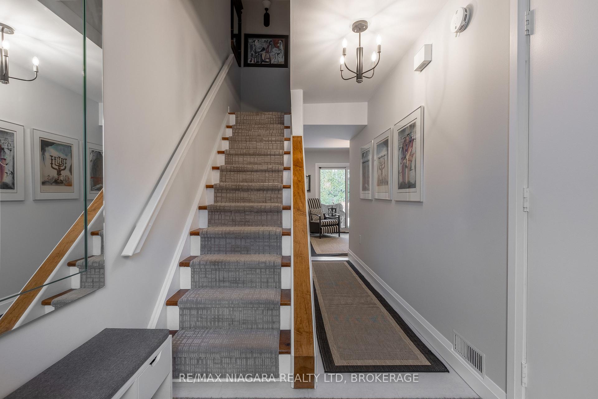 Photo 4 of Unit 5, 130 Livingston Avenue, Grimsby, Grimsby West — HOMEH