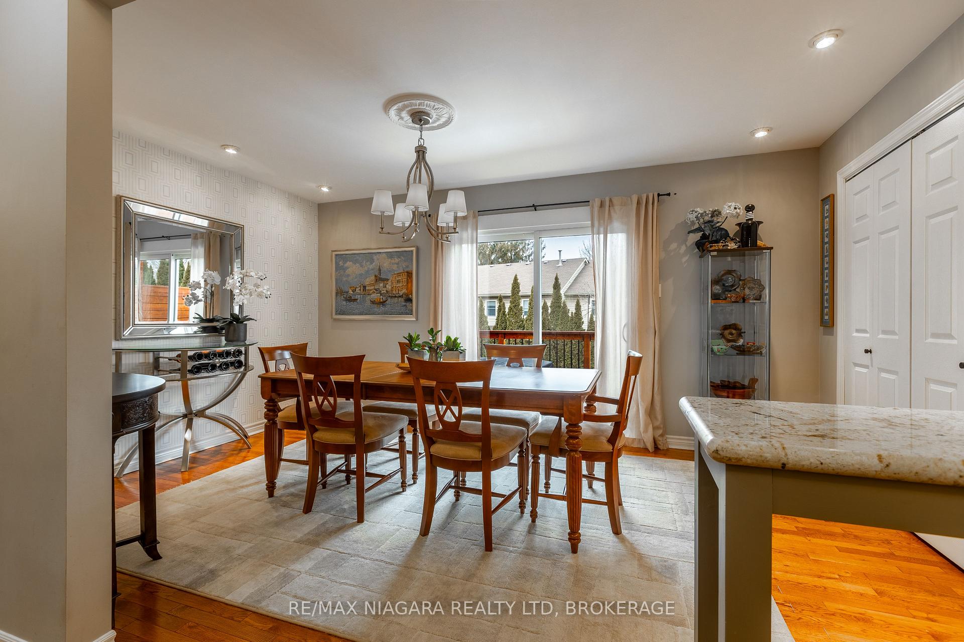 Photo 11 of Unit 5, 130 Livingston Avenue, Grimsby, Grimsby West — HOMEH