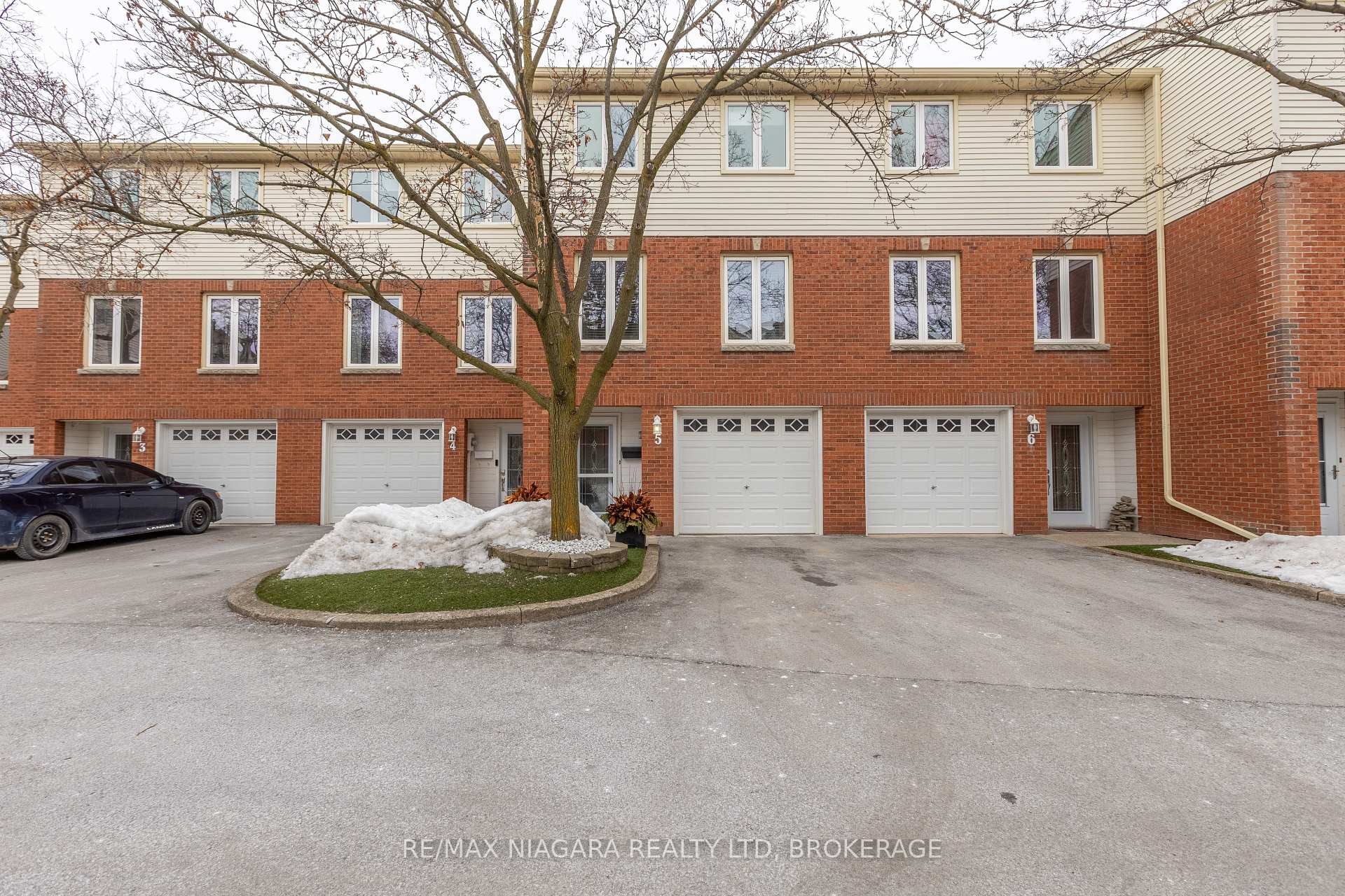 Photo 32 of Unit 5, 130 Livingston Avenue, Grimsby, Grimsby West — HOMEH