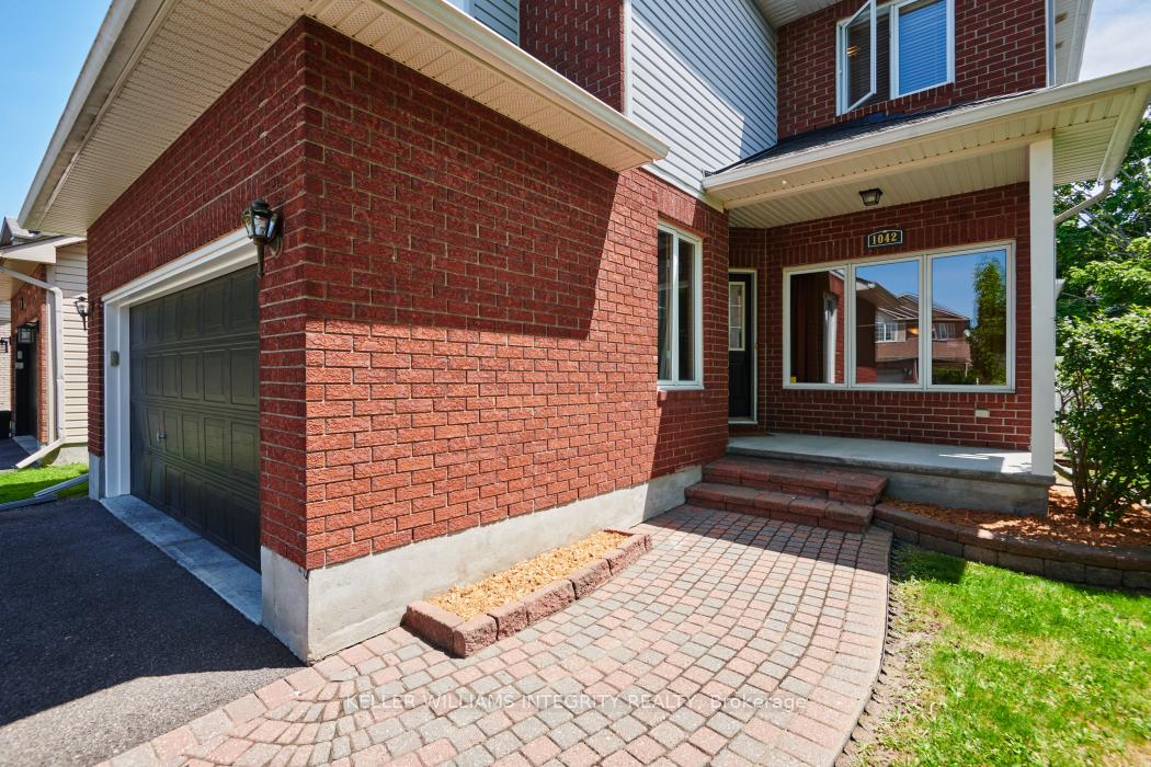 Photo 2 of 1042 Rocky Harbour Crescent, Ottawa, Riverside South/Gloucester Glen — HOMEH