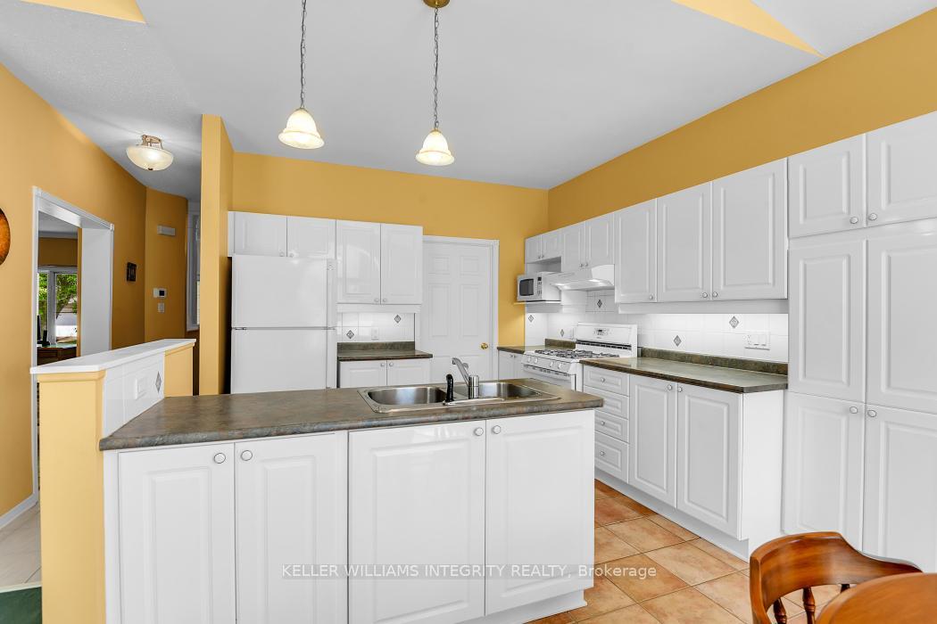 Photo 8 of 1042 Rocky Harbour Crescent, Ottawa, Riverside South/Gloucester Glen — HOMEH