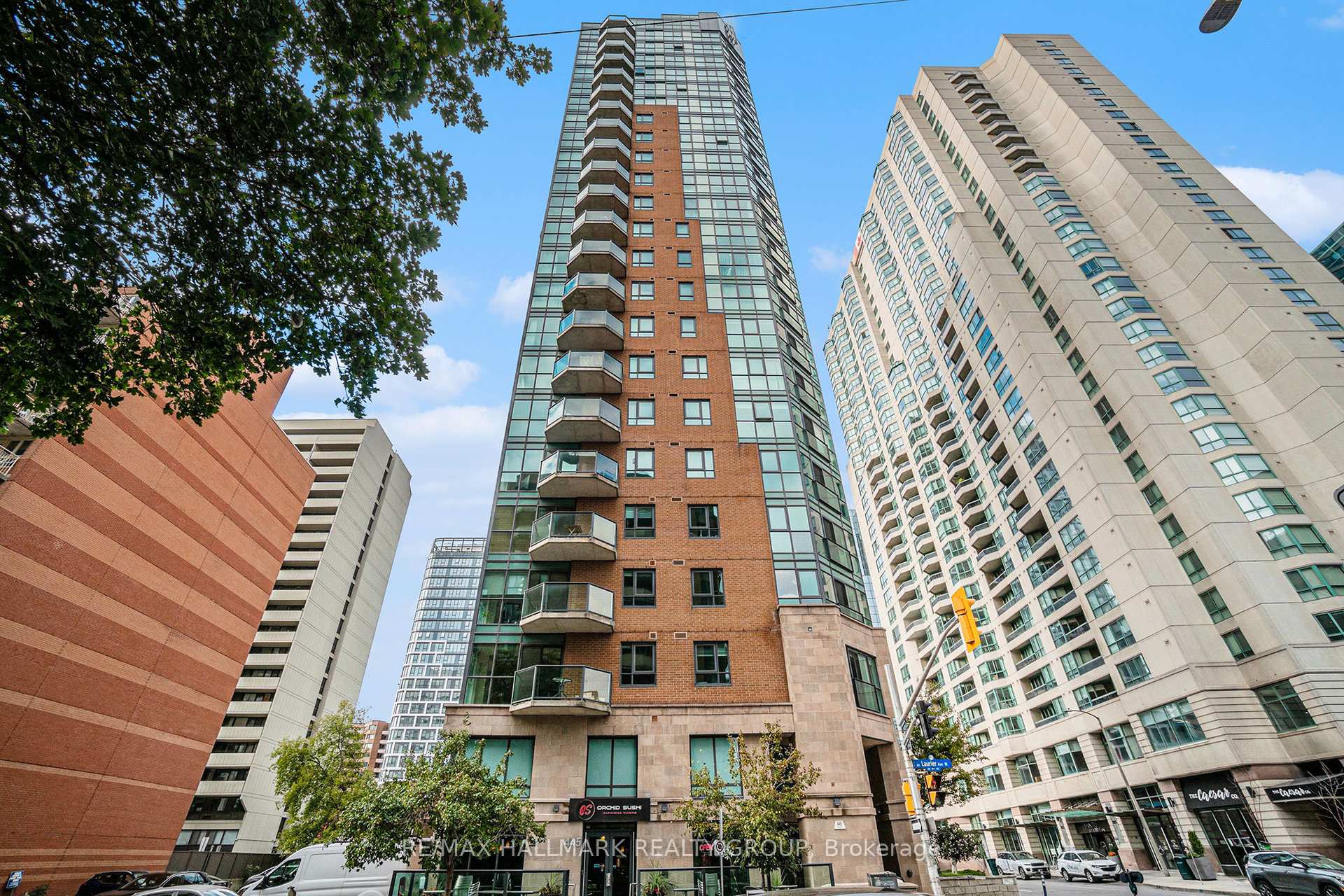 Front of Unit PH4, 445 Laurier Avenue W