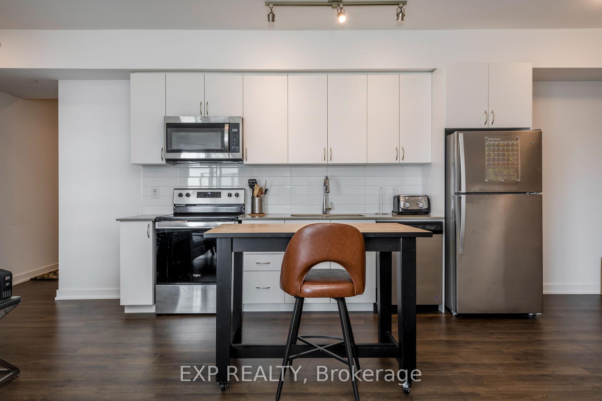 Photo 3 of Unit 708, 56 Lakeside Terrace, Barrie, Little Lake — HOMEH