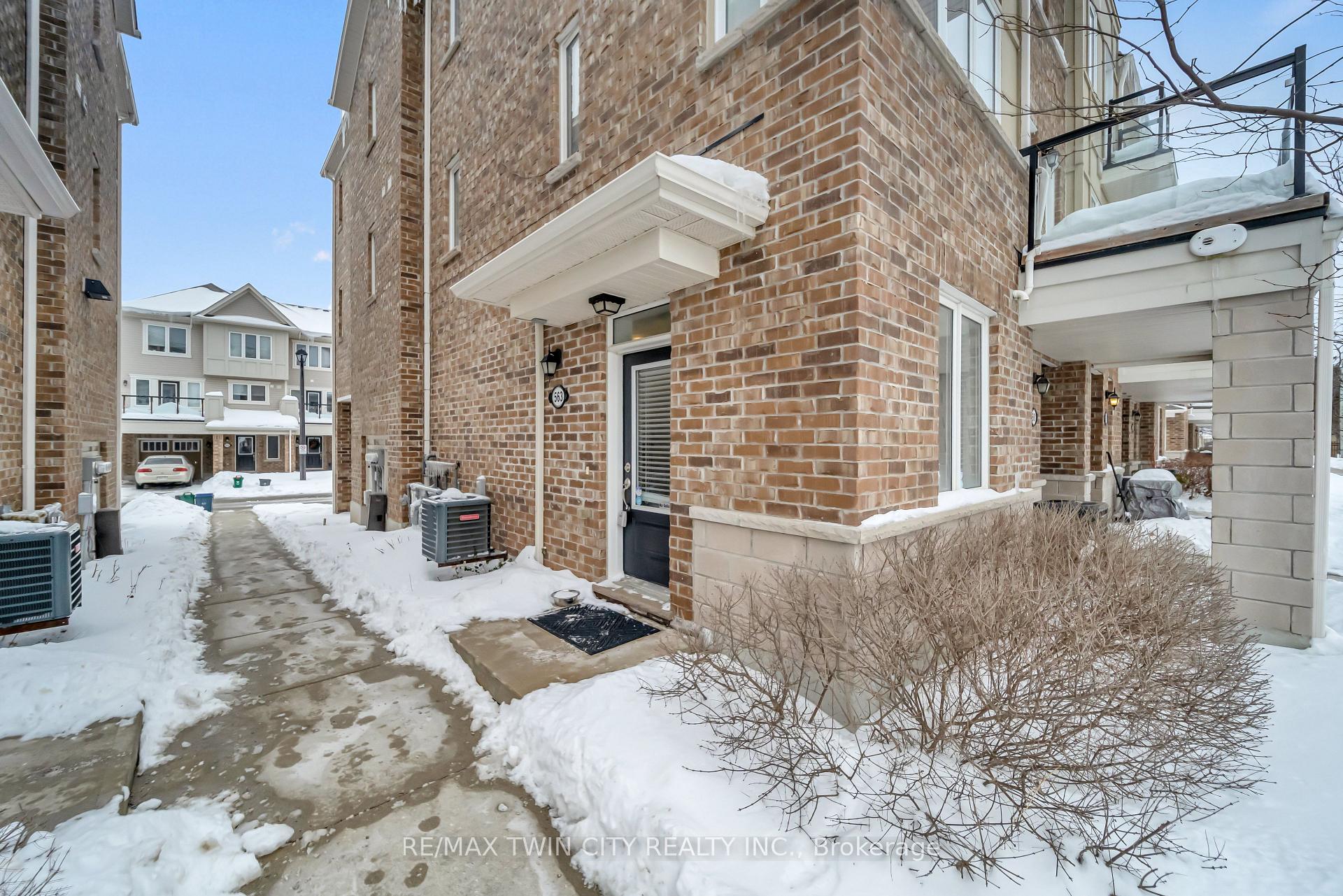 Photo 2 of 563 Goldenrod Lane, Kitchener — HOMEH