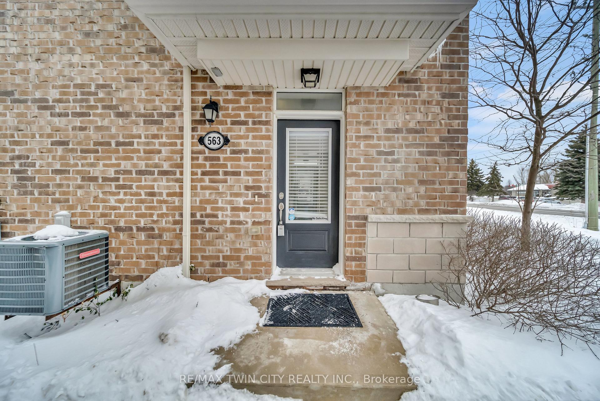 Photo 3 of 563 Goldenrod Lane, Kitchener — HOMEH