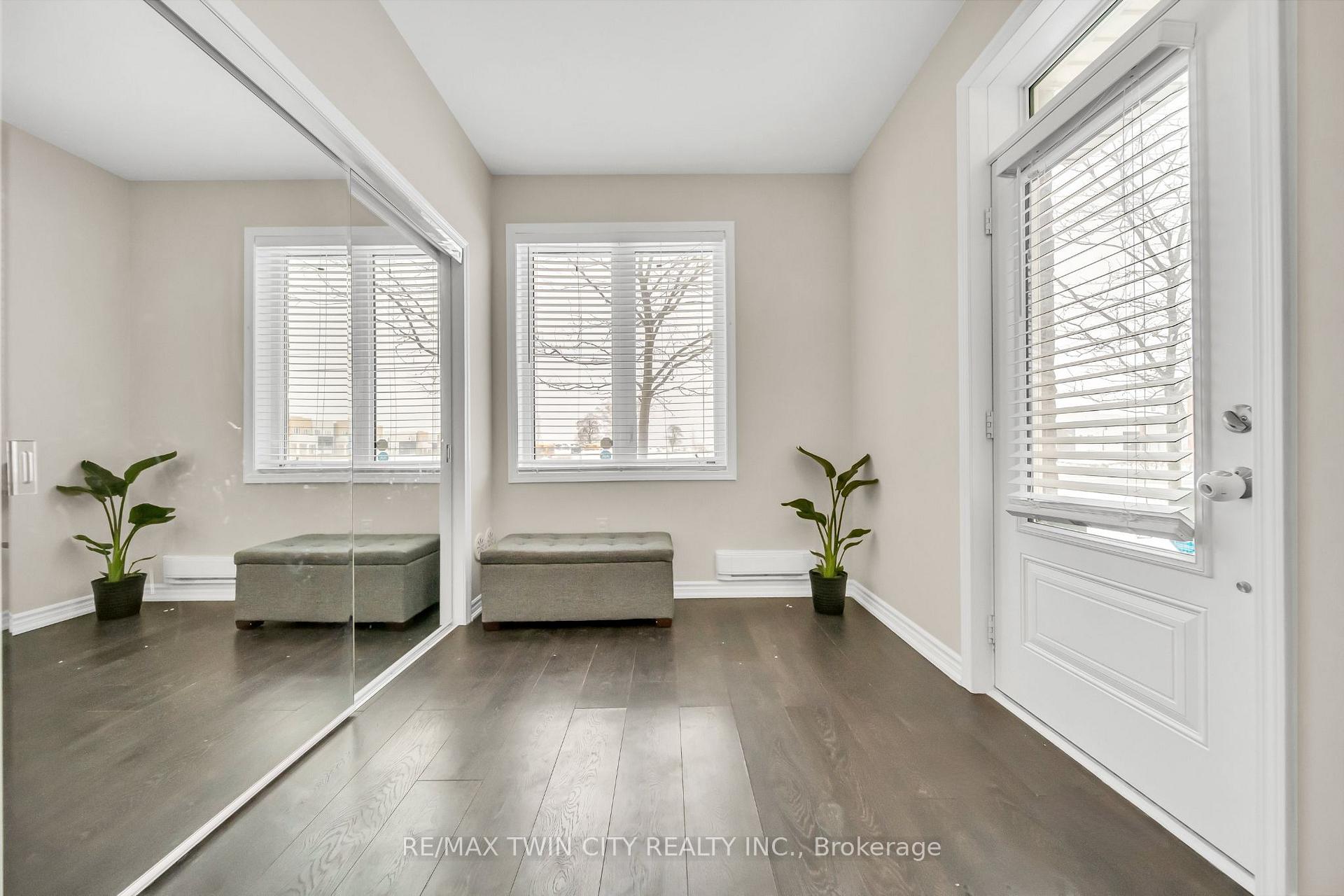 Photo 5 of 563 Goldenrod Lane, Kitchener — HOMEH