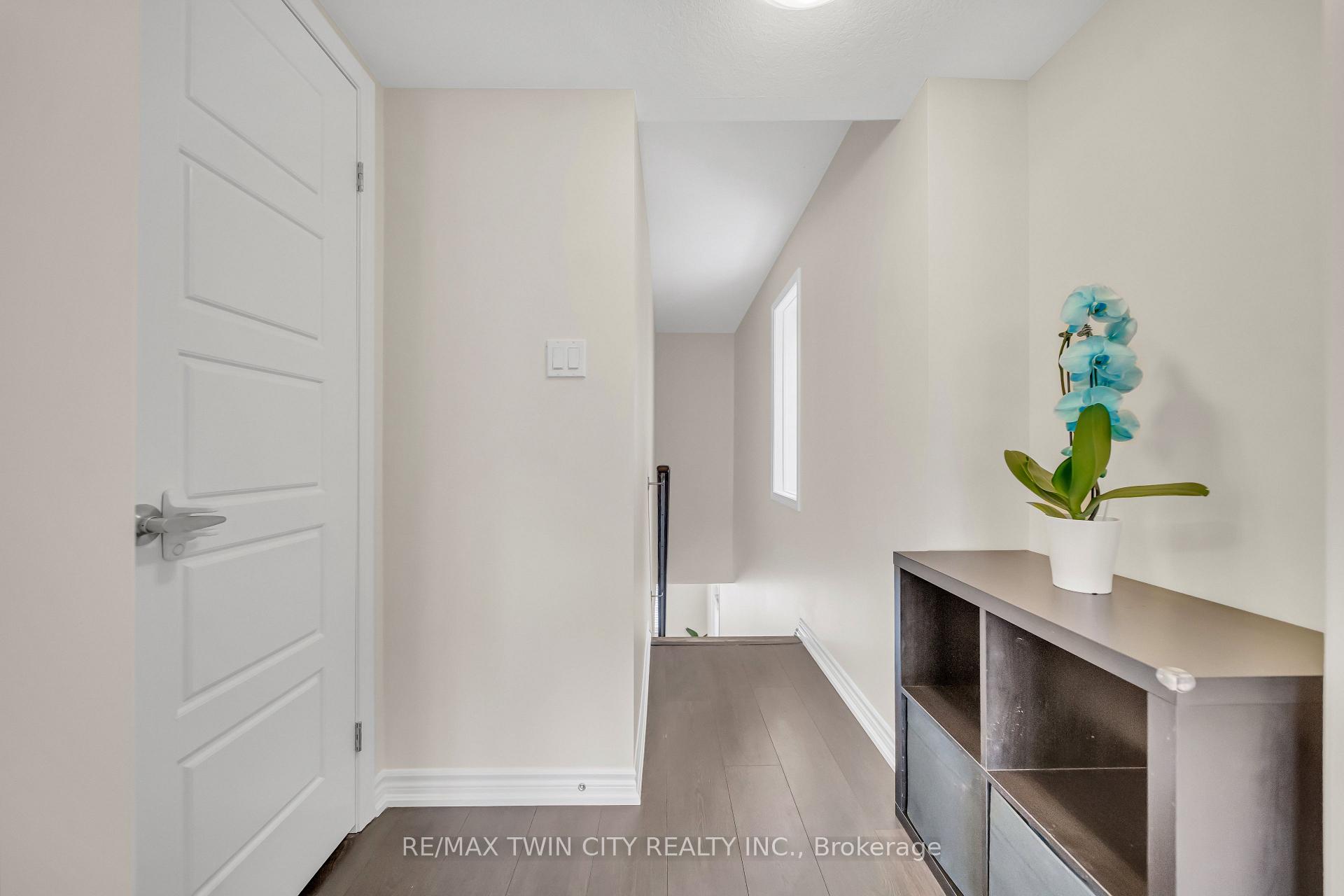Photo 6 of 563 Goldenrod Lane, Kitchener — HOMEH