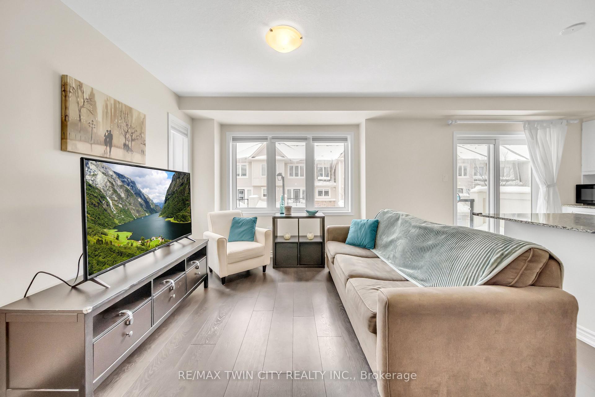 Photo 11 of 563 Goldenrod Lane, Kitchener — HOMEH