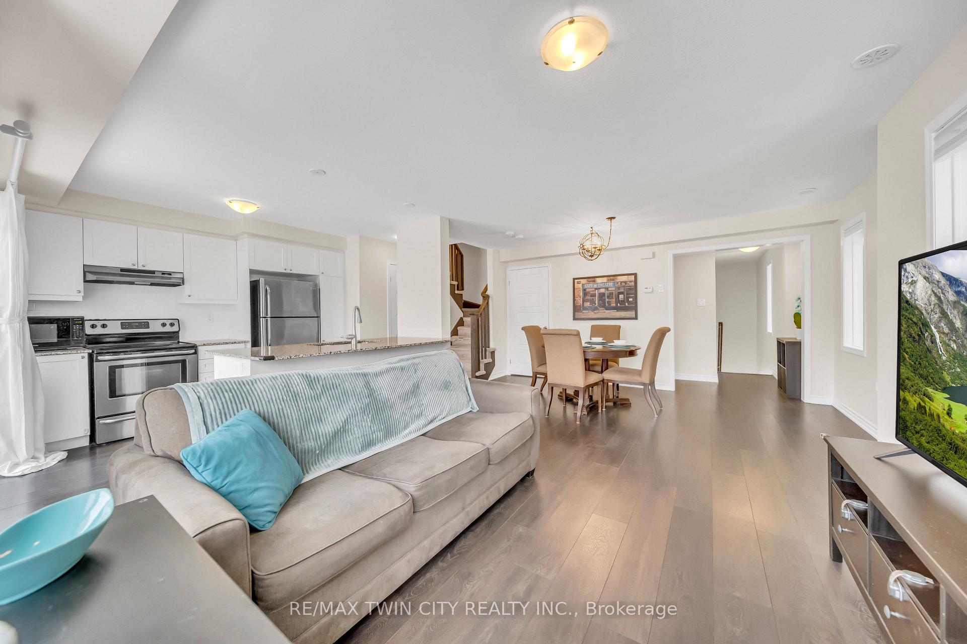 Photo 14 of 563 Goldenrod Lane, Kitchener — HOMEH